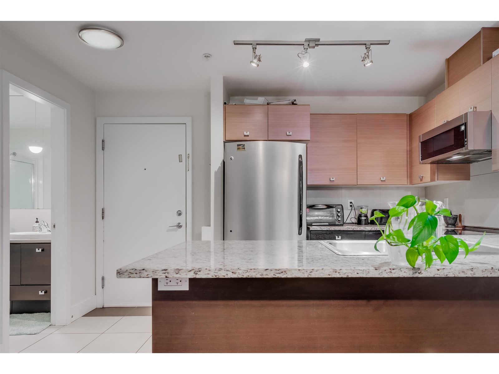 214 6688 120 Street, Surrey, British Columbia  V3W 1T8 - Photo 3 - R2970664
