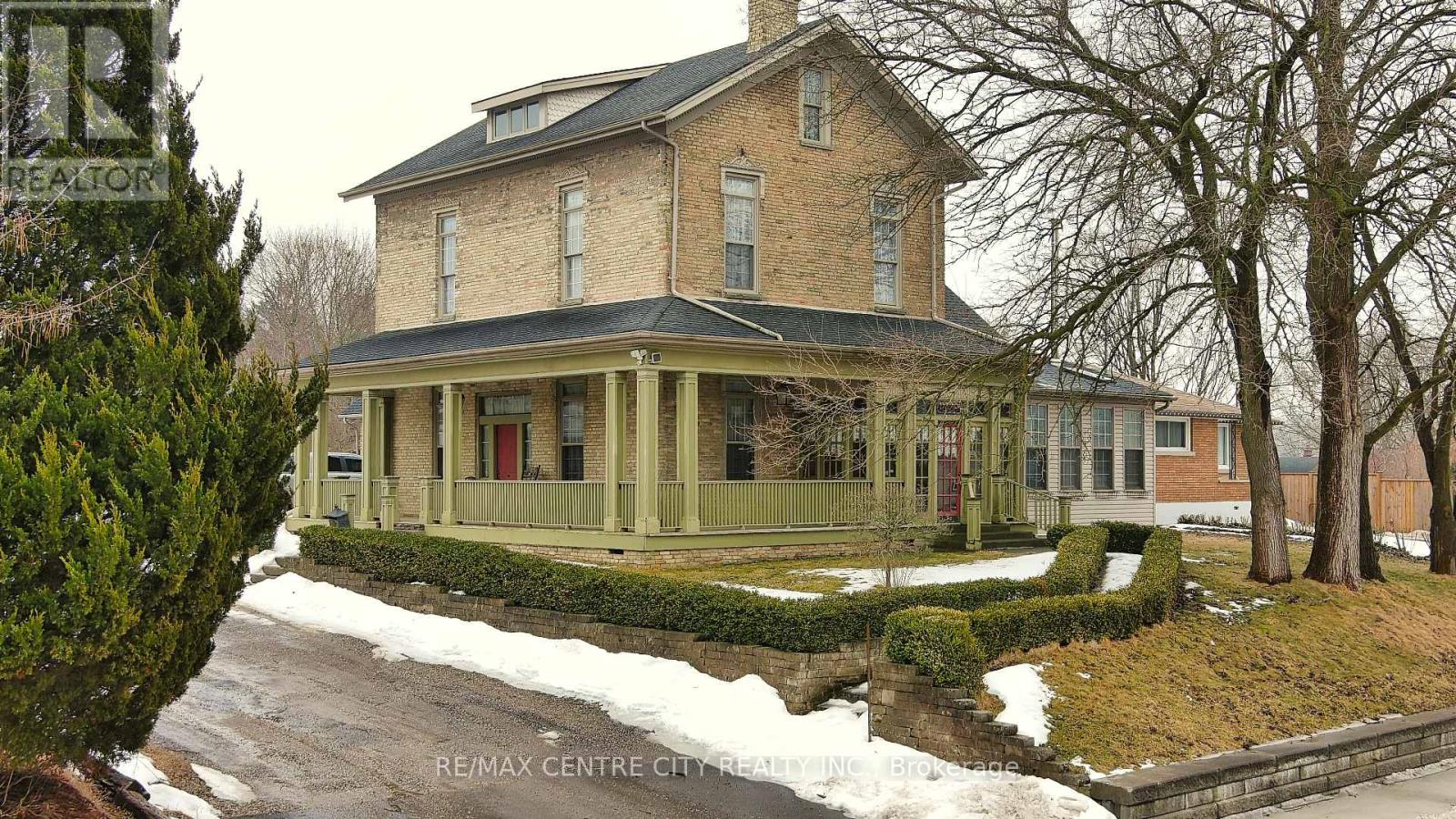 21 Parkside Drive