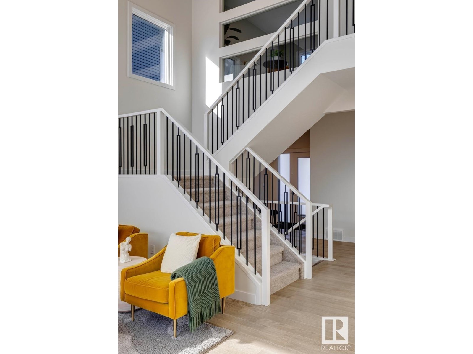 Property at 20319 29 AV NW image 3