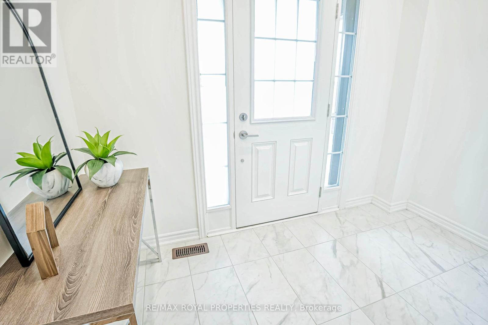 Property at 416 CORONATION ROAD image 3