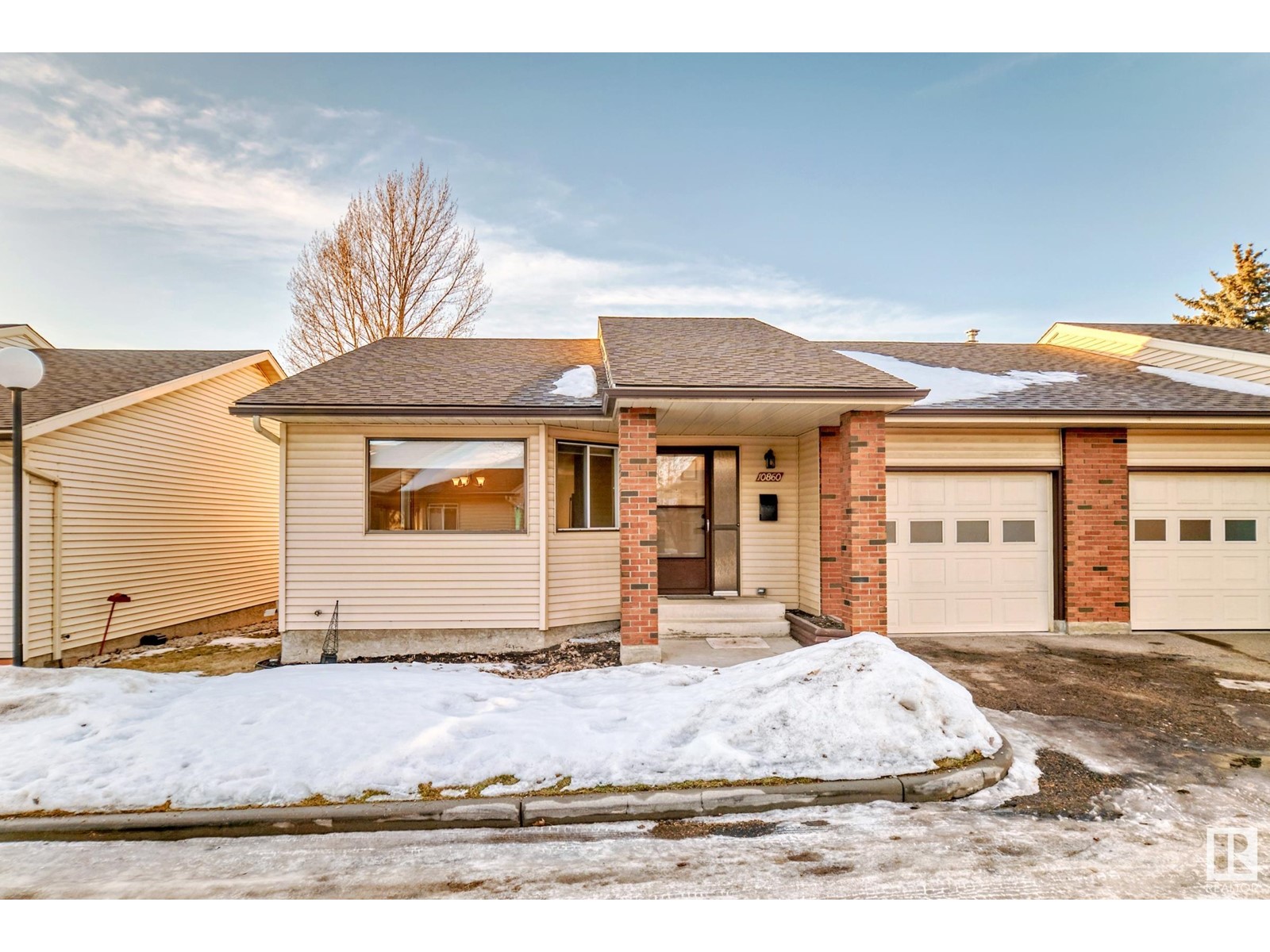 10860 11 Av Nw, Edmonton, Alberta  T6J 6H8 - Photo 1 - E4423155