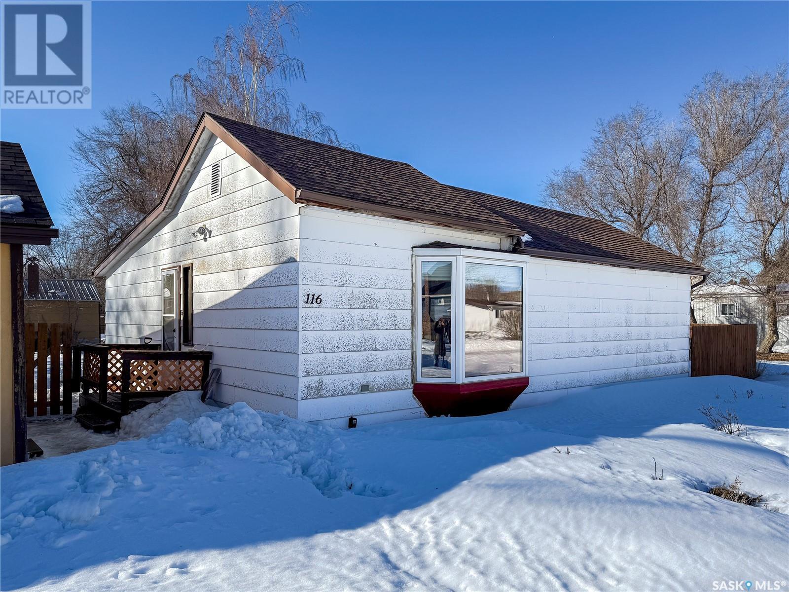 116 Ash Avenue N, Eastend, Saskatchewan  S0N 0T0 - Photo 5 - SK996683