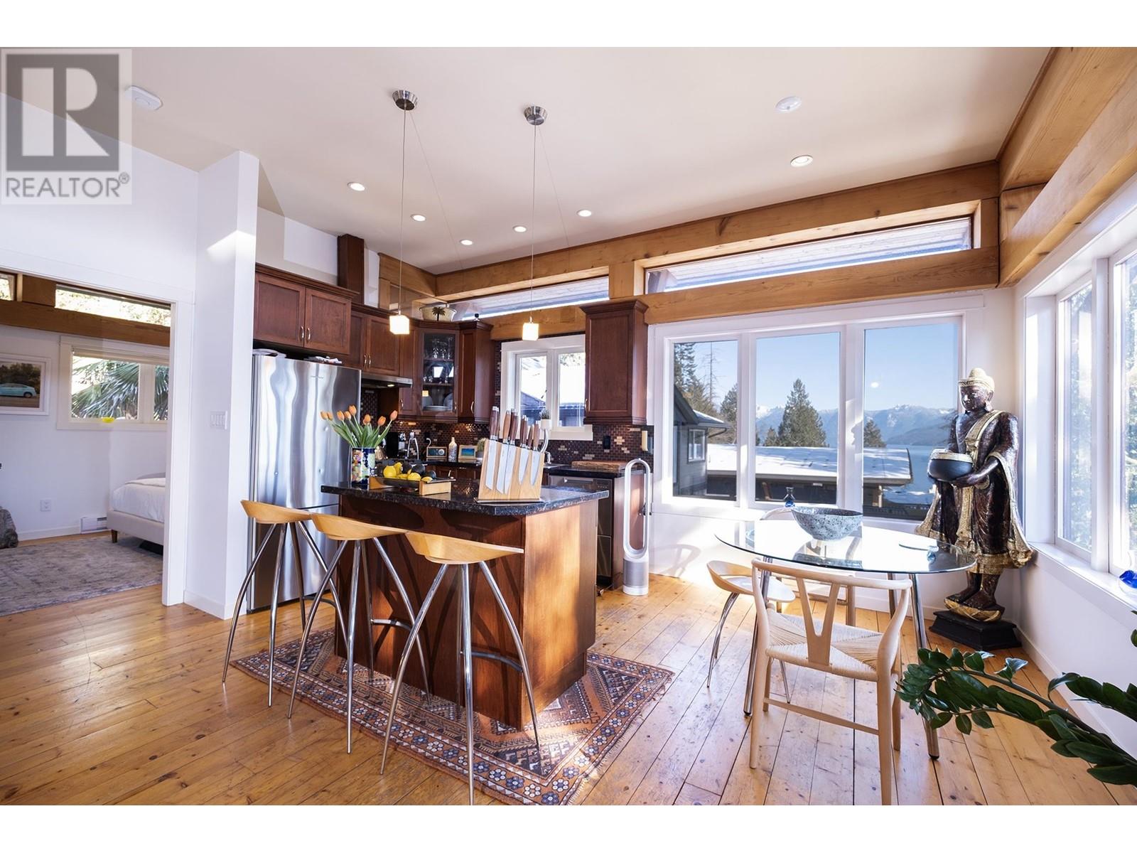 557 Central Avenue, Gibsons, British Columbia  V0N 1V1 - Photo 7 - R2968886