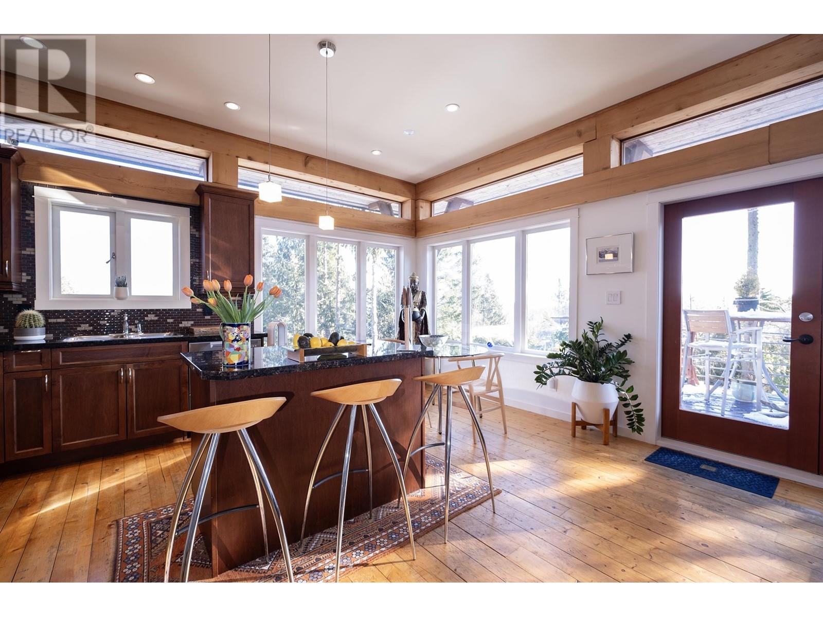 557 Central Avenue, Gibsons, British Columbia  V0N 1V1 - Photo 6 - R2968886