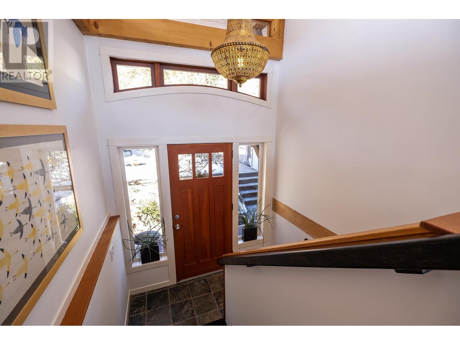 557 Central Avenue, Gibsons, British Columbia  V0N 1V1 - Photo 25 - R2968886