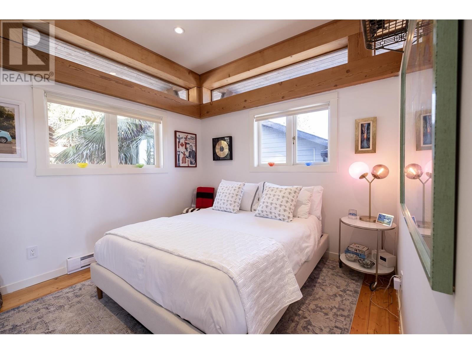 557 Central Avenue, Gibsons, British Columbia  V0N 1V1 - Photo 13 - R2968886