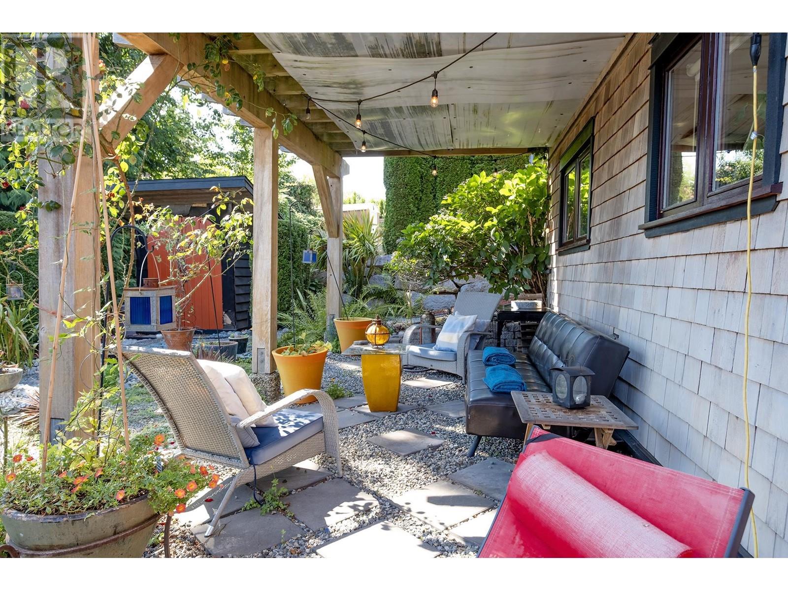 557 Central Avenue, Gibsons, British Columbia  V0N 1V1 - Photo 37 - R2968886