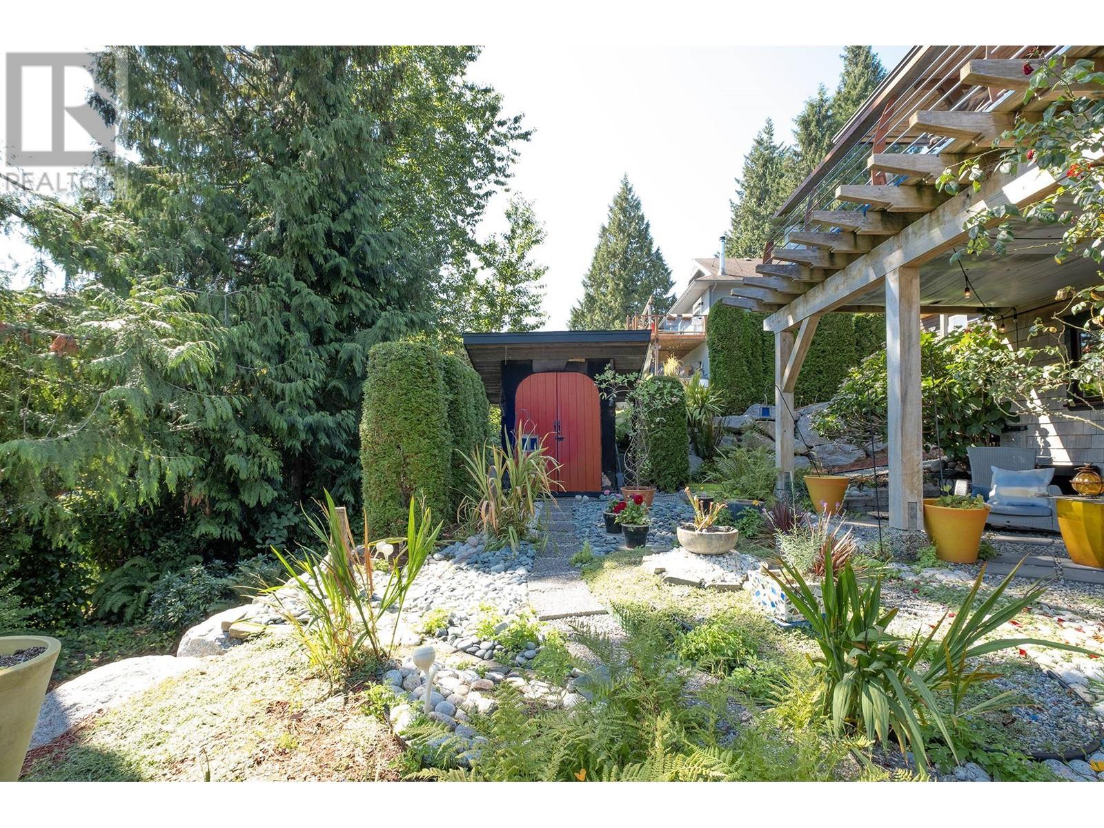 557 Central Avenue, Gibsons, British Columbia  V0N 1V1 - Photo 35 - R2968886