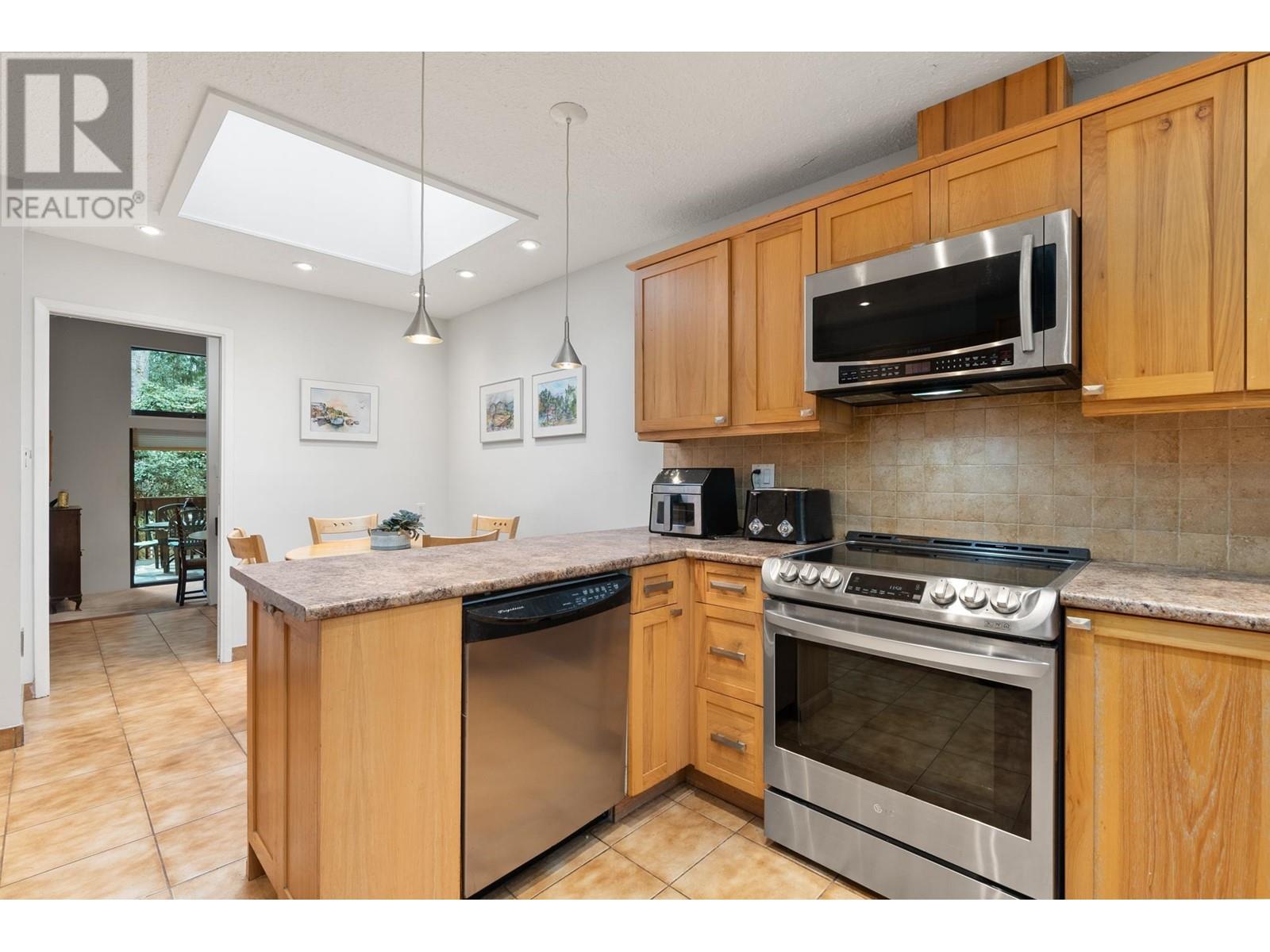 300 Loach Place, North Vancouver, British Columbia  V7G 2A3 - Photo 14 - R2970209