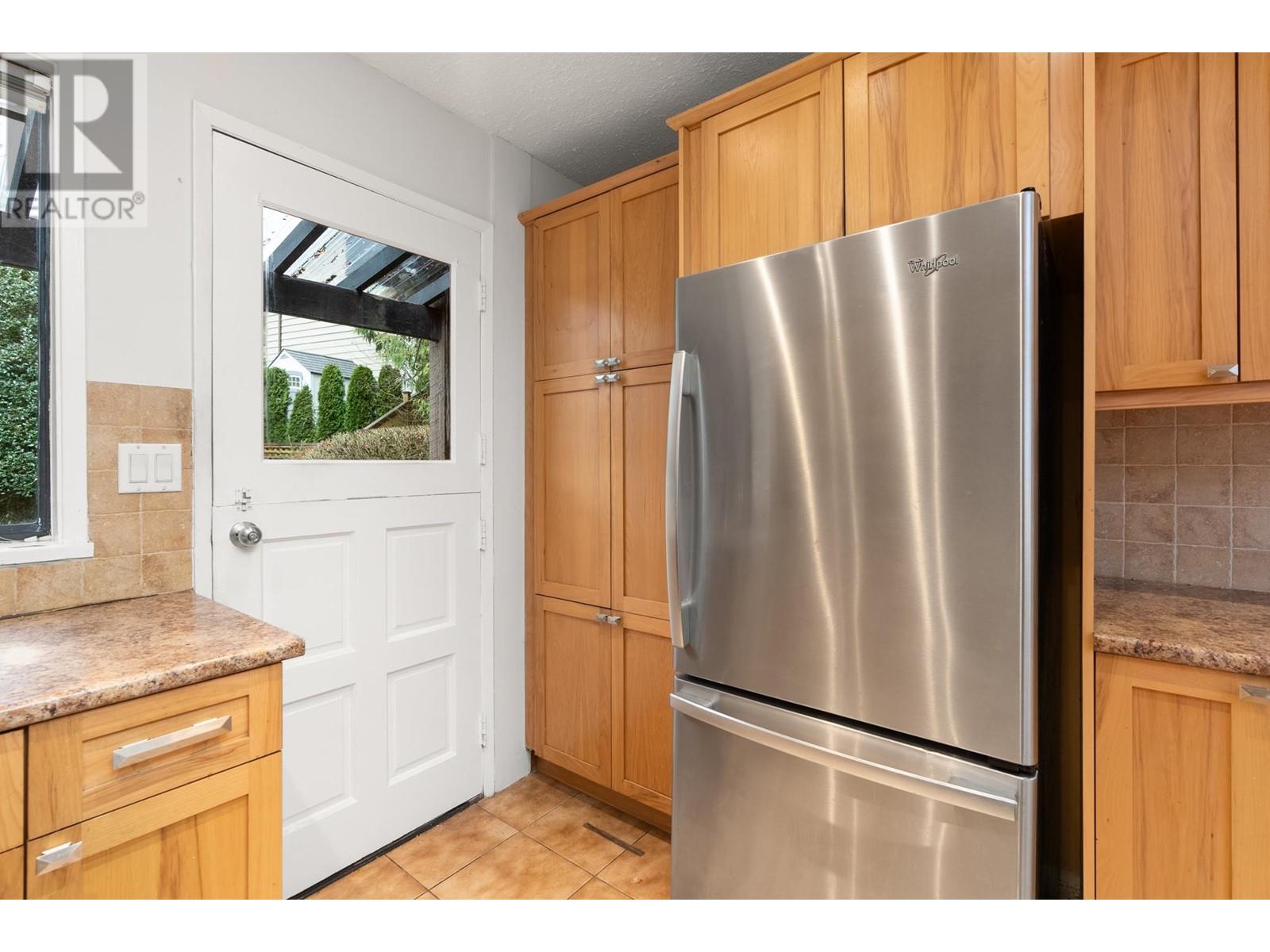 300 Loach Place, North Vancouver, British Columbia  V7G 2A3 - Photo 11 - R2970209