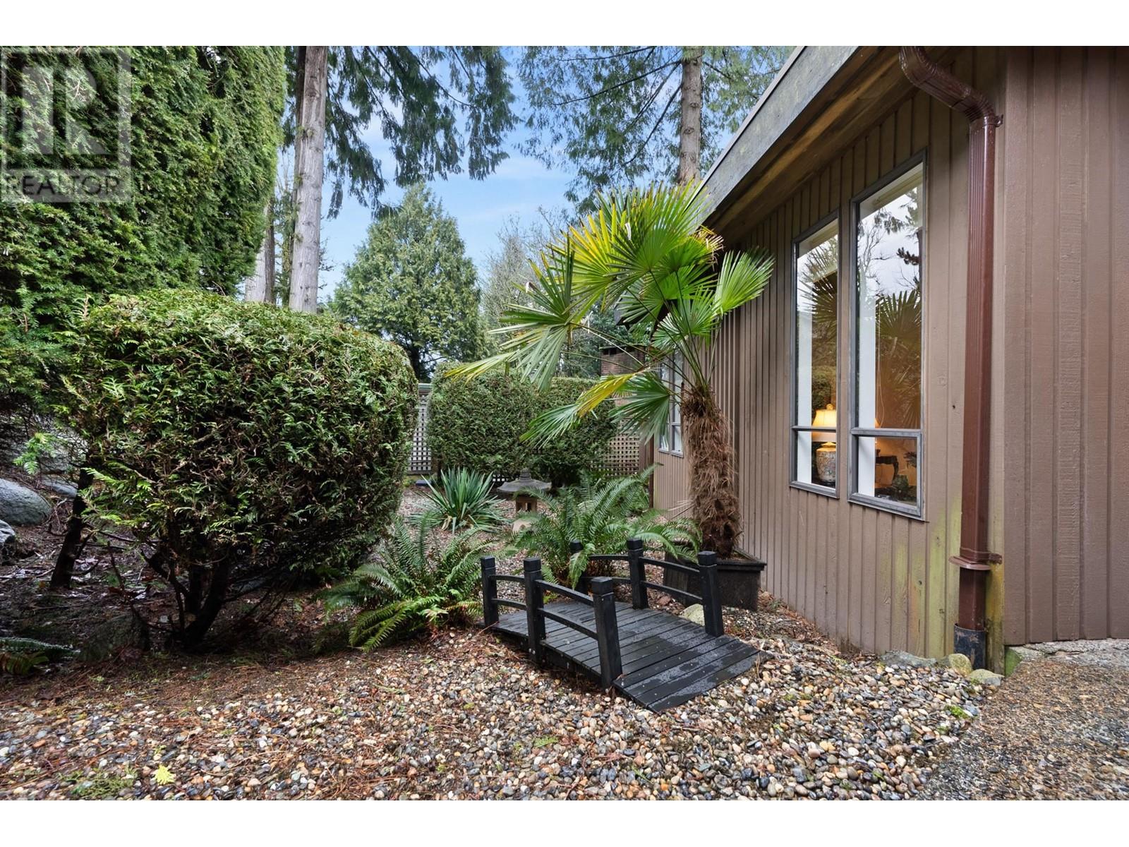 300 Loach Place, North Vancouver, British Columbia  V7G 2A3 - Photo 34 - R2970209