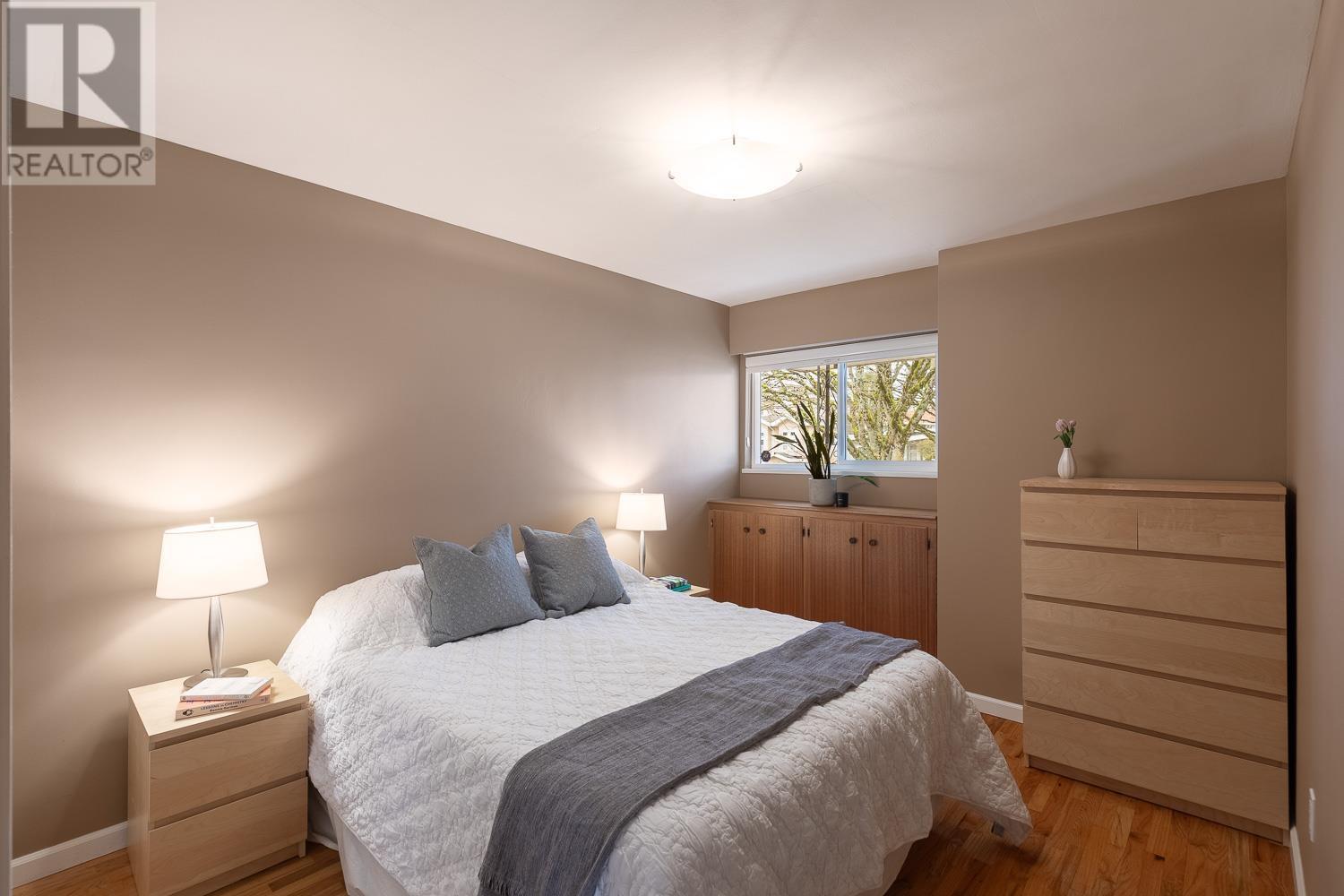 Listing Picture 13 of 33 : 2824 E 44TH AVENUE, Vancouver / 溫哥華 - 魯藝地產 Yvonne Lu Group - MLS Medallion Club Member