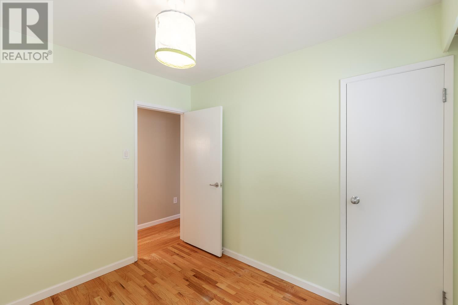 Listing Picture 17 of 33 : 2824 E 44TH AVENUE, Vancouver / 溫哥華 - 魯藝地產 Yvonne Lu Group - MLS Medallion Club Member