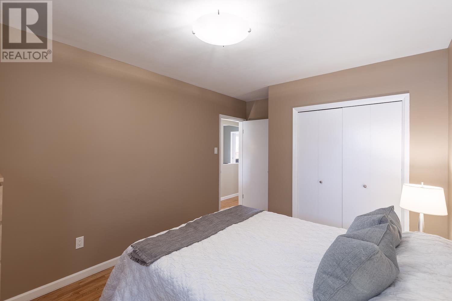 Listing Picture 14 of 33 : 2824 E 44TH AVENUE, Vancouver / 溫哥華 - 魯藝地產 Yvonne Lu Group - MLS Medallion Club Member