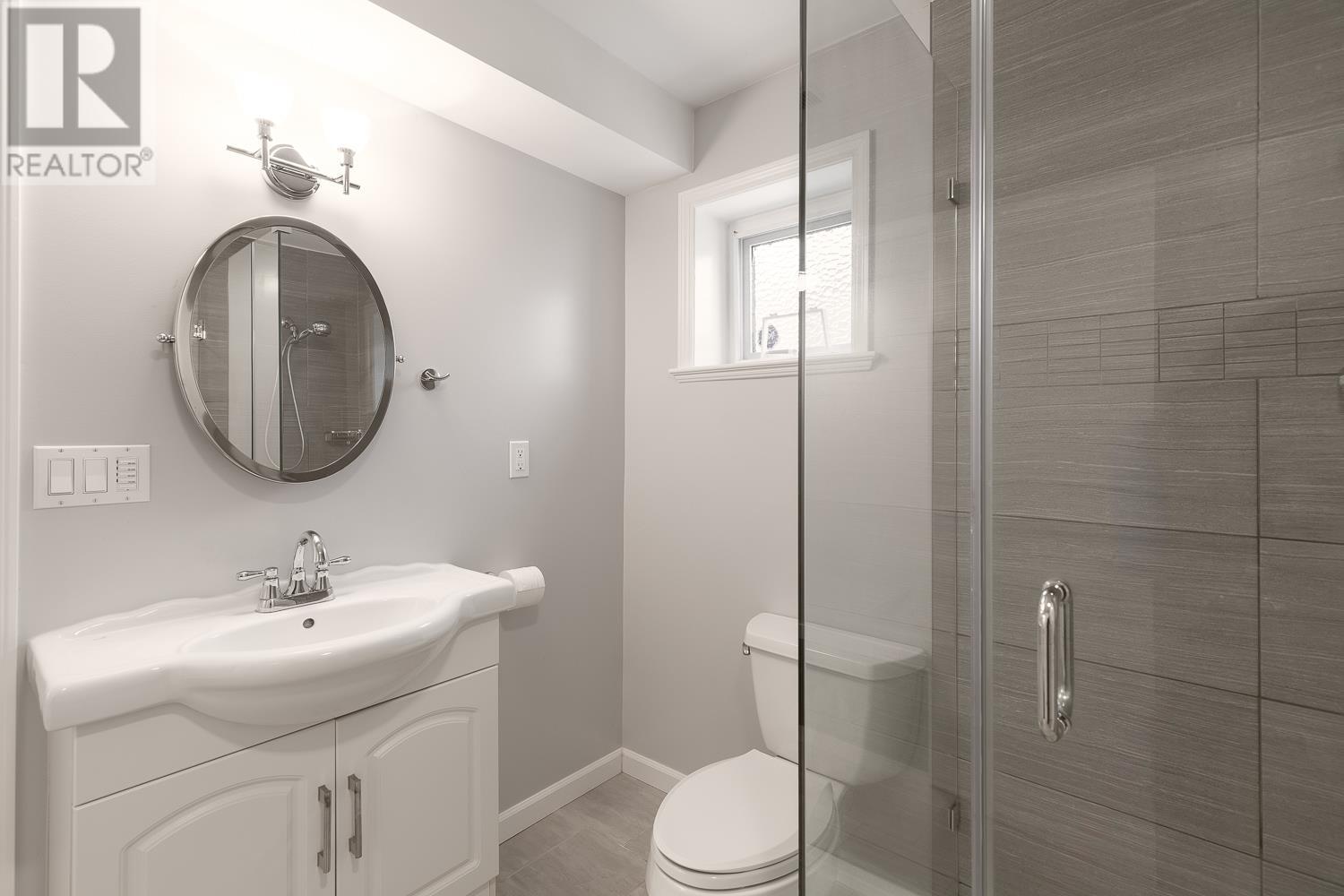 Listing Picture 24 of 33 : 2824 E 44TH AVENUE, Vancouver / 溫哥華 - 魯藝地產 Yvonne Lu Group - MLS Medallion Club Member