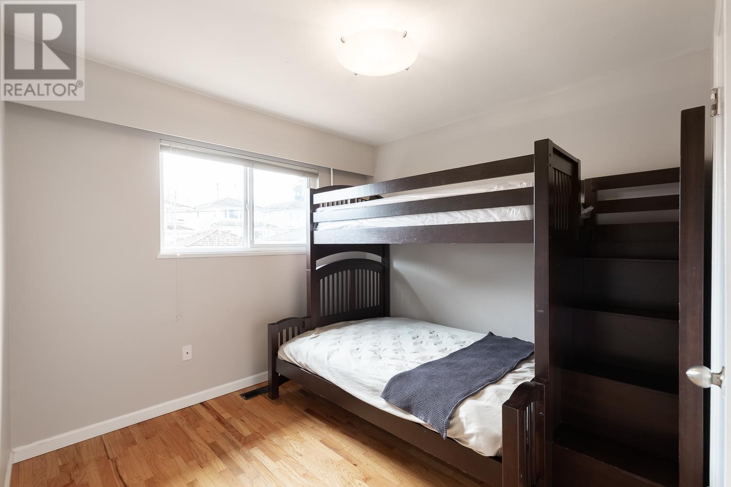 Listing Picture 18 of 33 : 2824 E 44TH AVENUE, Vancouver / 溫哥華 - 魯藝地產 Yvonne Lu Group - MLS Medallion Club Member