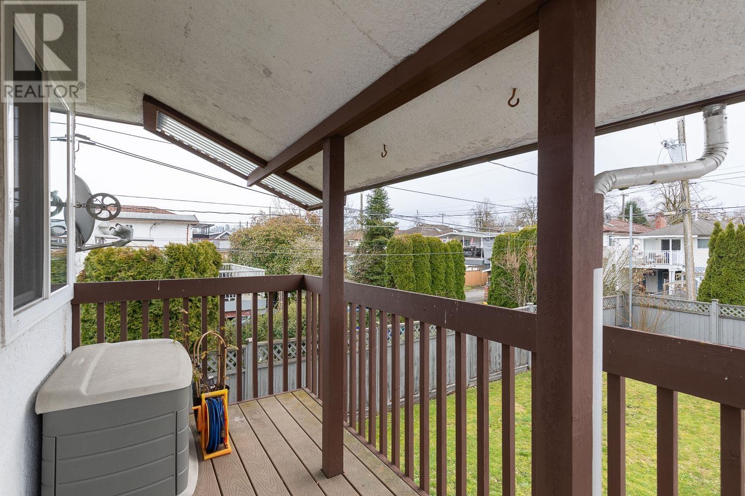 Listing Picture 30 of 33 : 2824 E 44TH AVENUE, Vancouver / 溫哥華 - 魯藝地產 Yvonne Lu Group - MLS Medallion Club Member