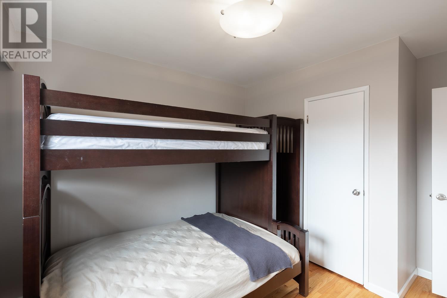 Listing Picture 19 of 33 : 2824 E 44TH AVENUE, Vancouver / 溫哥華 - 魯藝地產 Yvonne Lu Group - MLS Medallion Club Member