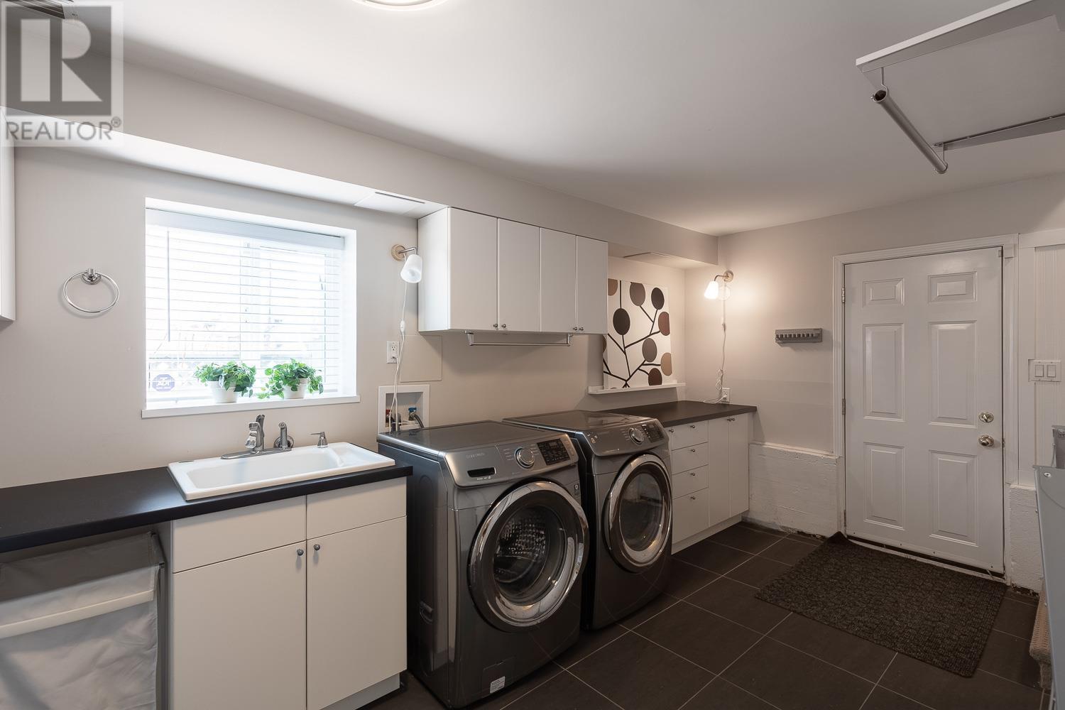 Listing Picture 21 of 33 : 2824 E 44TH AVENUE, Vancouver / 溫哥華 - 魯藝地產 Yvonne Lu Group - MLS Medallion Club Member