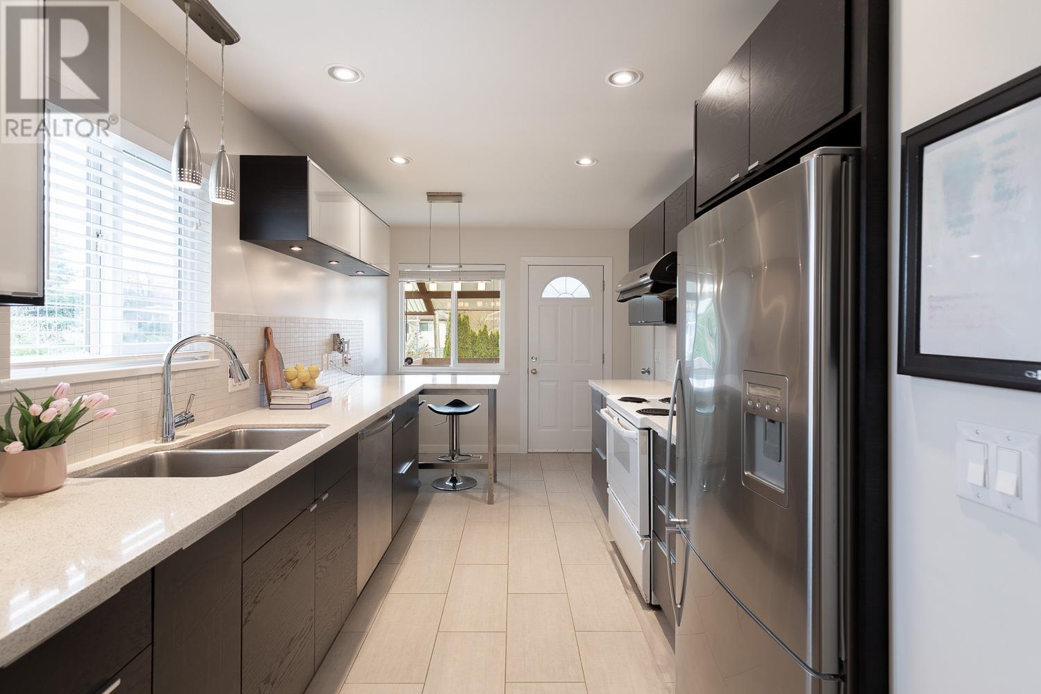 Listing Picture 4 of 33 : 2824 E 44TH AVENUE, Vancouver / 溫哥華 - 魯藝地產 Yvonne Lu Group - MLS Medallion Club Member