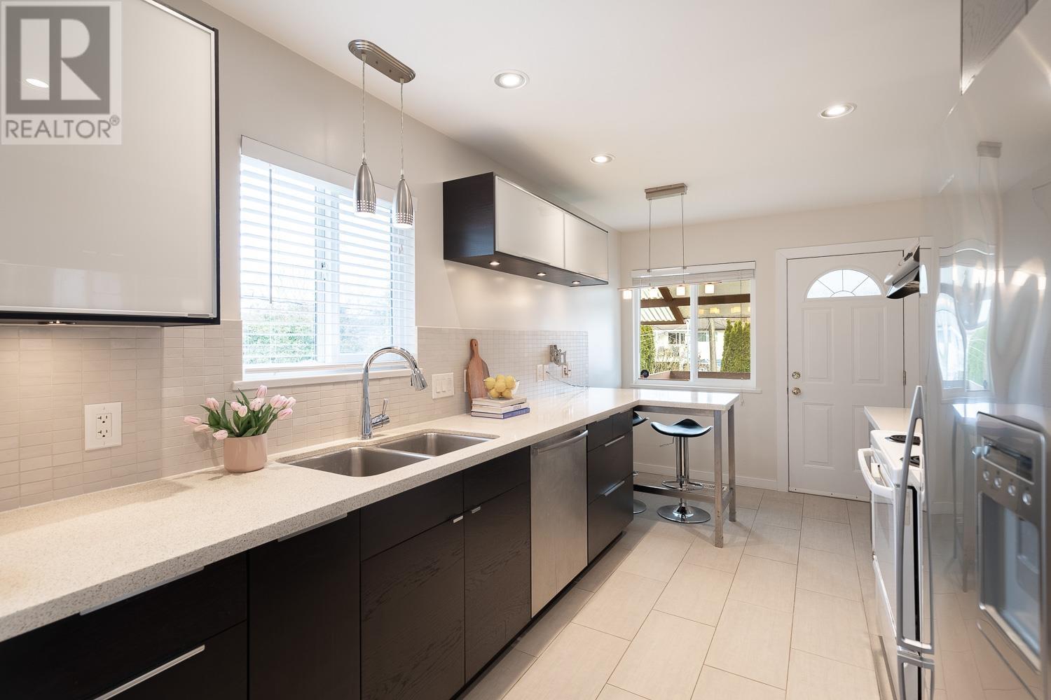 Listing Picture 10 of 33 : 2824 E 44TH AVENUE, Vancouver / 溫哥華 - 魯藝地產 Yvonne Lu Group - MLS Medallion Club Member