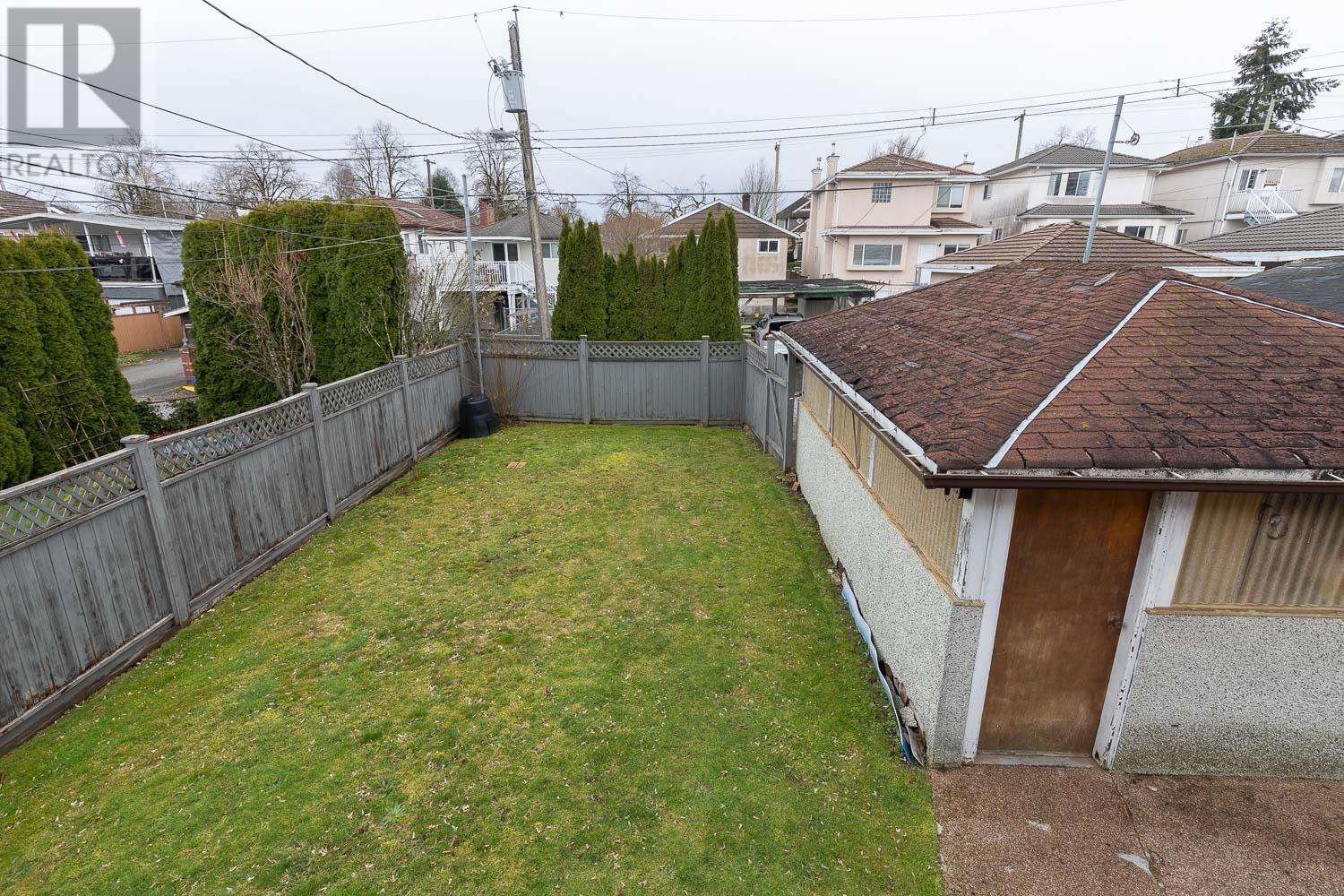 Listing Picture 31 of 33 : 2824 E 44TH AVENUE, Vancouver / 溫哥華 - 魯藝地產 Yvonne Lu Group - MLS Medallion Club Member