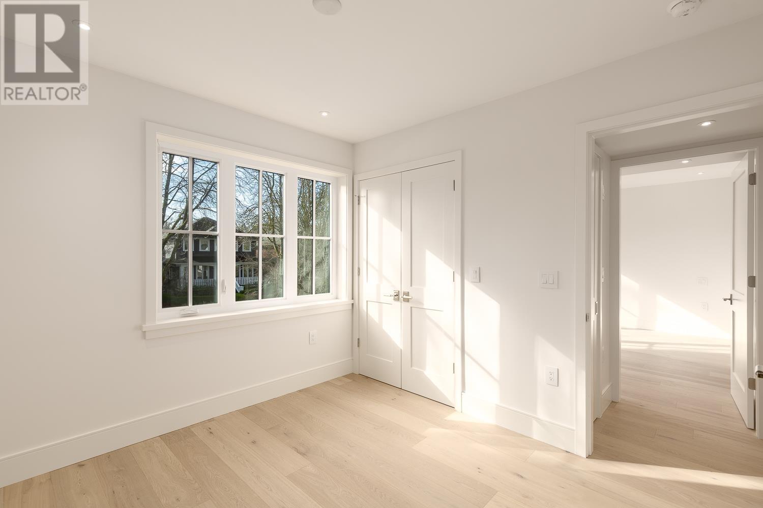 Listing Picture 16 of 27 : 1 3165 W 14TH AVENUE, Vancouver / 溫哥華 - 魯藝地產 Yvonne Lu Group - MLS Medallion Club Member