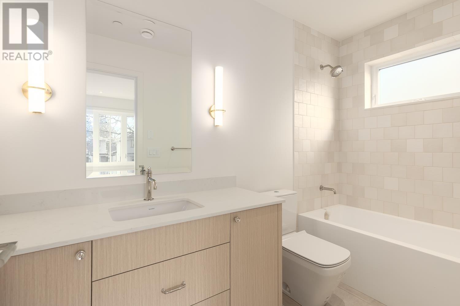 Listing Picture 18 of 27 : 1 3165 W 14TH AVENUE, Vancouver / 溫哥華 - 魯藝地產 Yvonne Lu Group - MLS Medallion Club Member