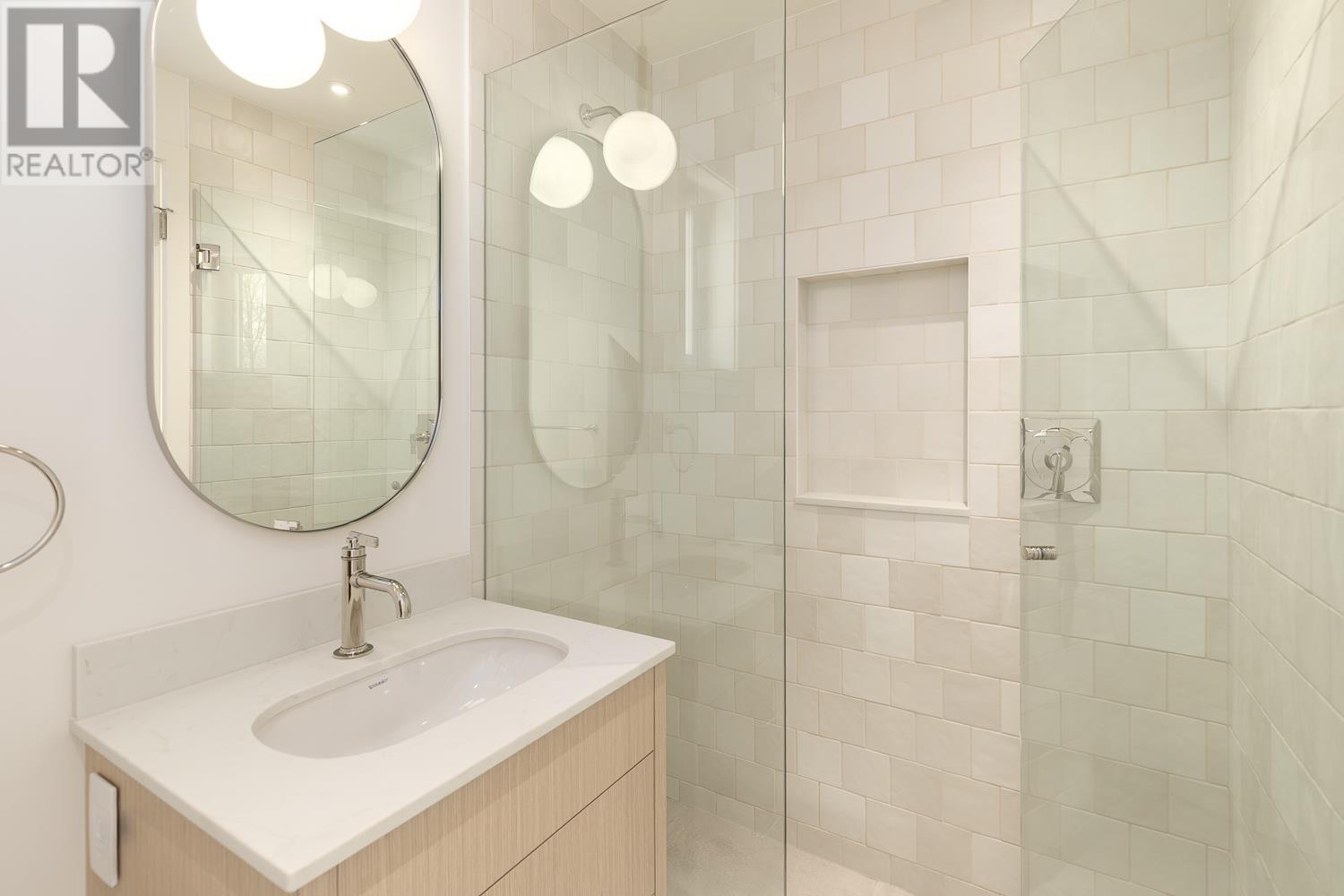 Listing Picture 21 of 27 : 1 3165 W 14TH AVENUE, Vancouver / 溫哥華 - 魯藝地產 Yvonne Lu Group - MLS Medallion Club Member