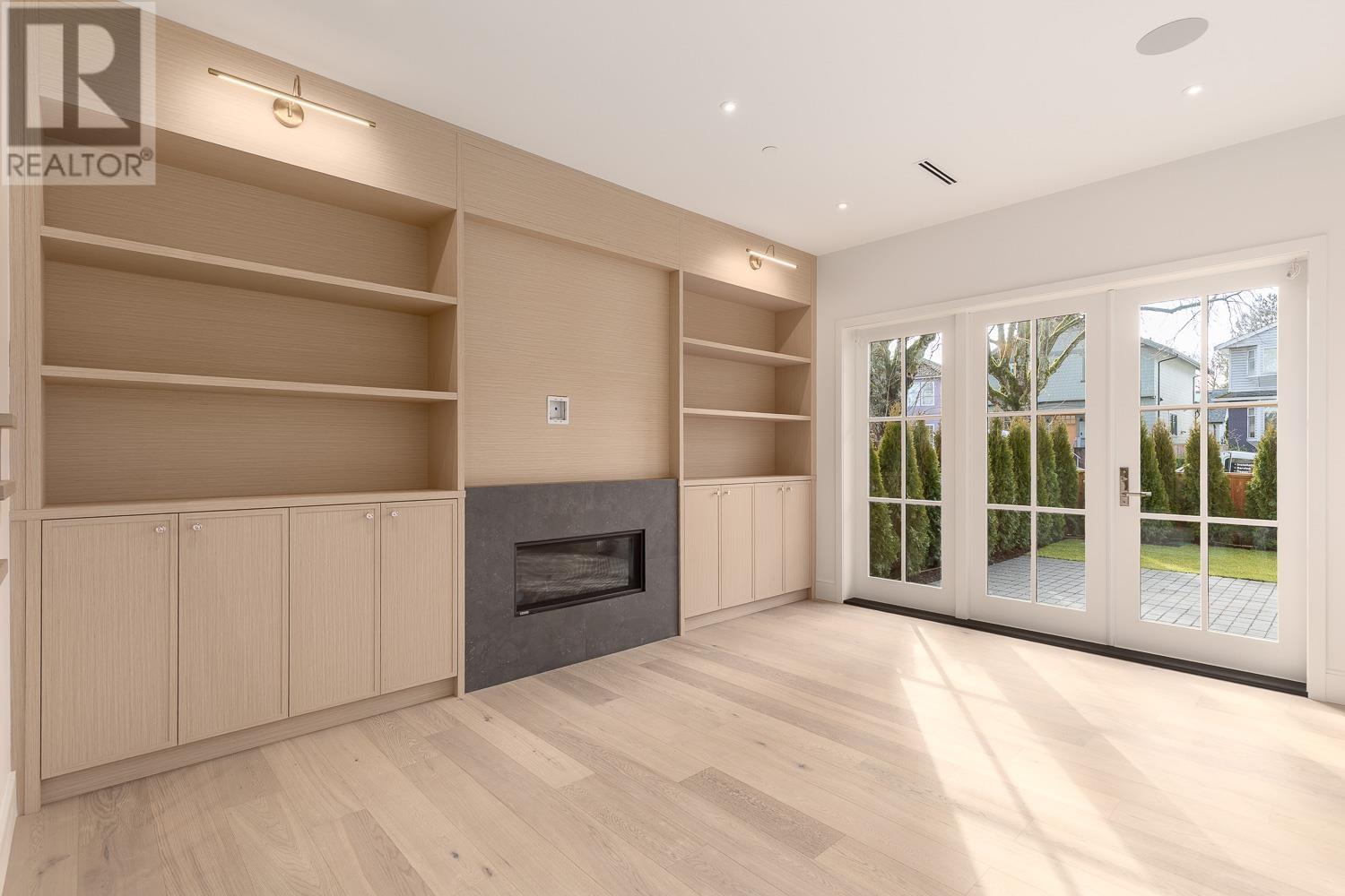 Listing Picture 5 of 27 : 1 3165 W 14TH AVENUE, Vancouver / 溫哥華 - 魯藝地產 Yvonne Lu Group - MLS Medallion Club Member