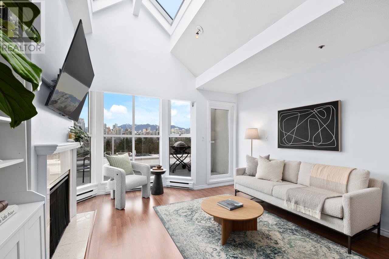 207 953 W 8TH AVENUE, Vancouver