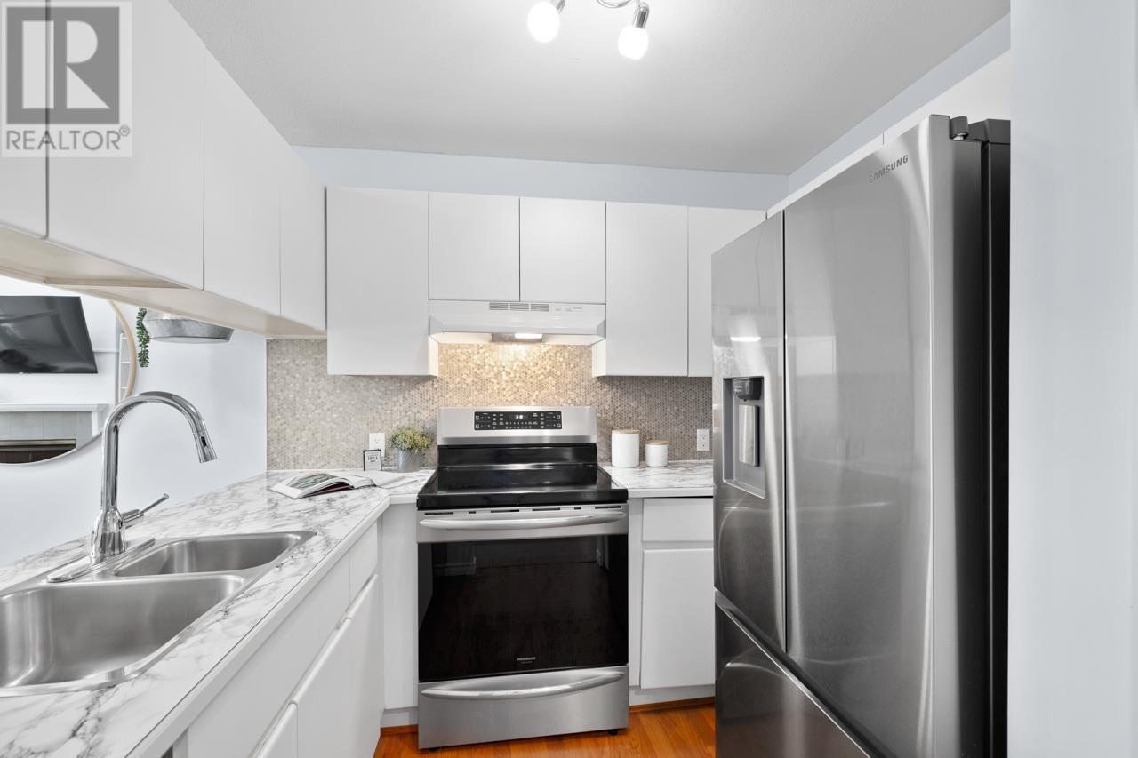 Listing Picture 11 of 32 : 207 953 W 8TH AVENUE, Vancouver / 溫哥華 - 魯藝地產 Yvonne Lu Group - MLS Medallion Club Member