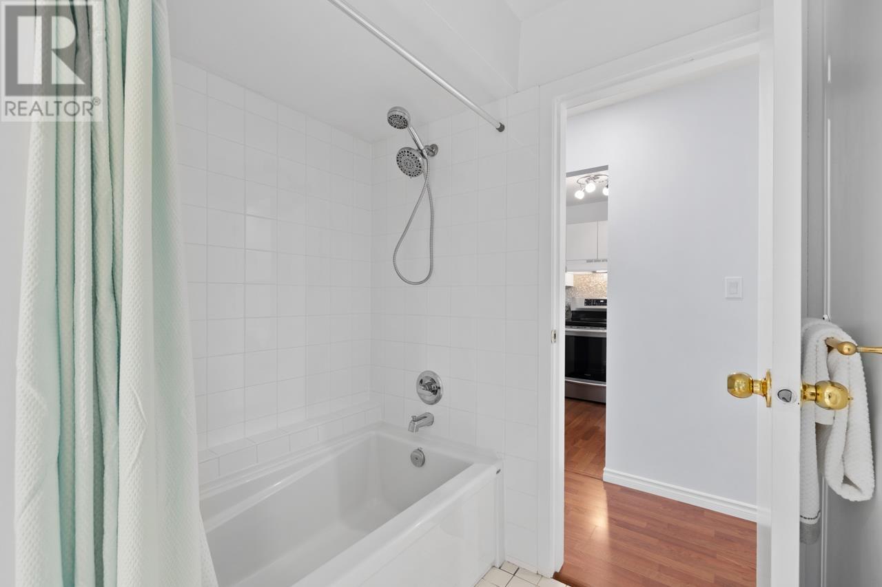 Listing Picture 19 of 32 : 207 953 W 8TH AVENUE, Vancouver / 溫哥華 - 魯藝地產 Yvonne Lu Group - MLS Medallion Club Member