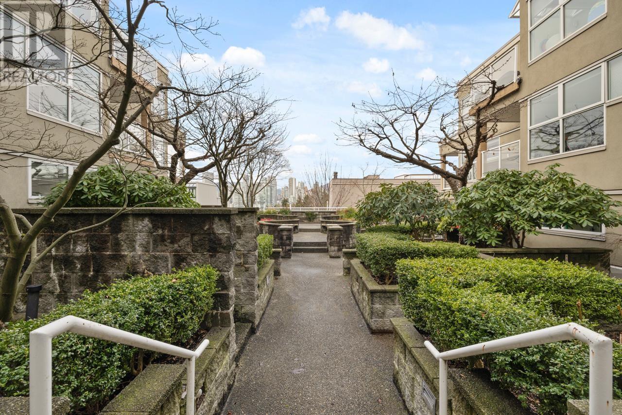 Listing Picture 29 of 32 : 207 953 W 8TH AVENUE, Vancouver / 溫哥華 - 魯藝地產 Yvonne Lu Group - MLS Medallion Club Member