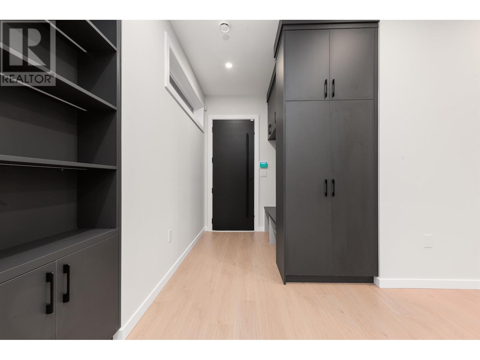 Listing Picture 12 of 40 : 2050 E 22ND AVENUE, Vancouver / 溫哥華 - 魯藝地產 Yvonne Lu Group - MLS Medallion Club Member