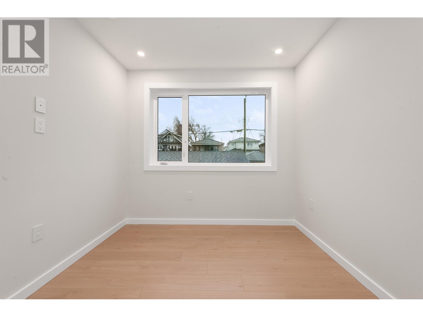 Listing Picture 14 of 40 : 2050 E 22ND AVENUE, Vancouver / 溫哥華 - 魯藝地產 Yvonne Lu Group - MLS Medallion Club Member