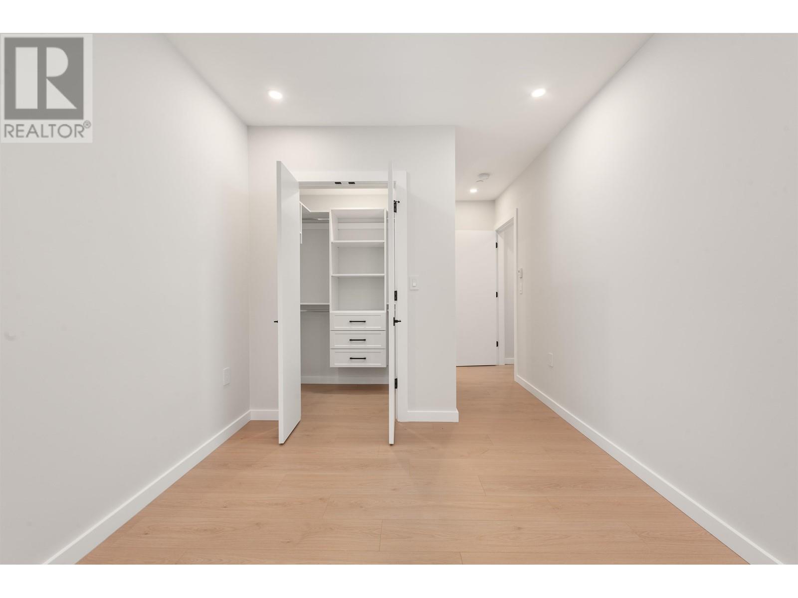 Listing Picture 15 of 40 : 2050 E 22ND AVENUE, Vancouver / 溫哥華 - 魯藝地產 Yvonne Lu Group - MLS Medallion Club Member