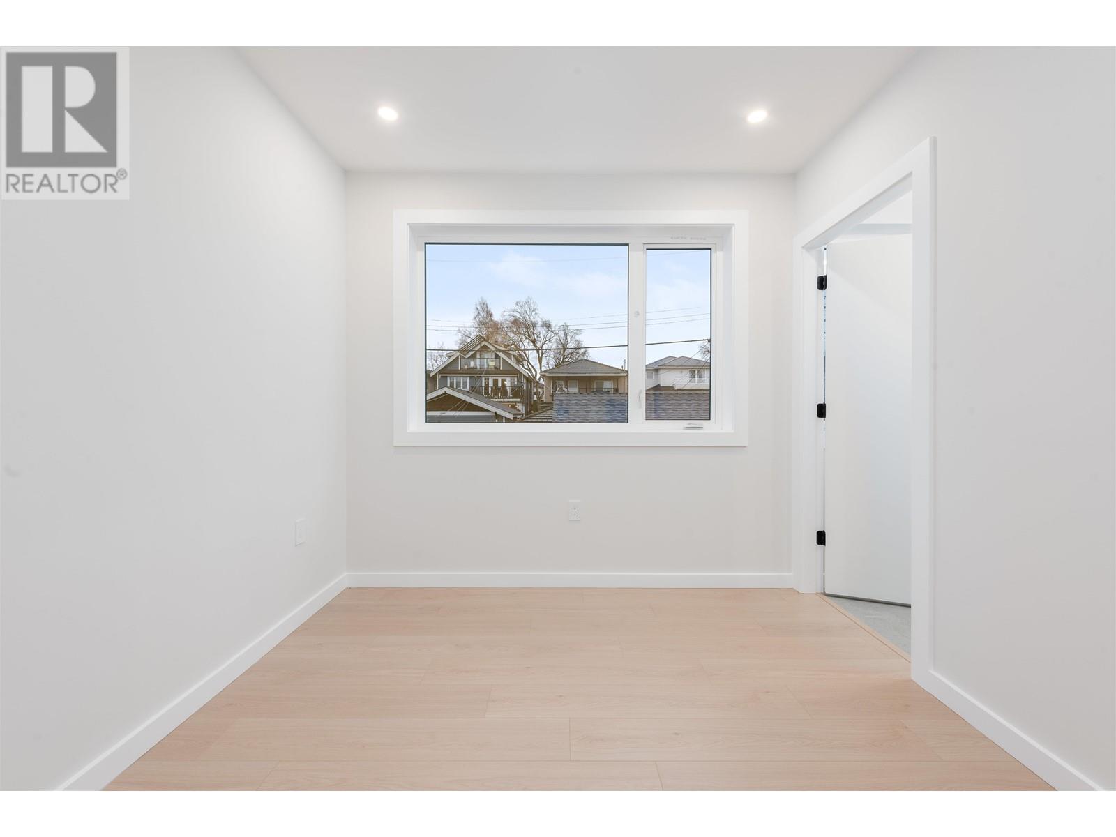 Listing Picture 16 of 40 : 2050 E 22ND AVENUE, Vancouver / 溫哥華 - 魯藝地產 Yvonne Lu Group - MLS Medallion Club Member