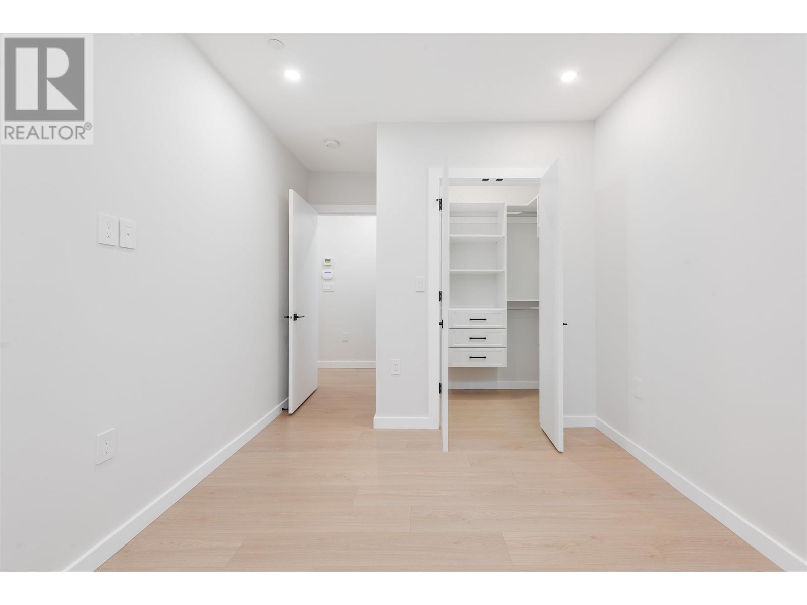 Listing Picture 17 of 40 : 2050 E 22ND AVENUE, Vancouver / 溫哥華 - 魯藝地產 Yvonne Lu Group - MLS Medallion Club Member