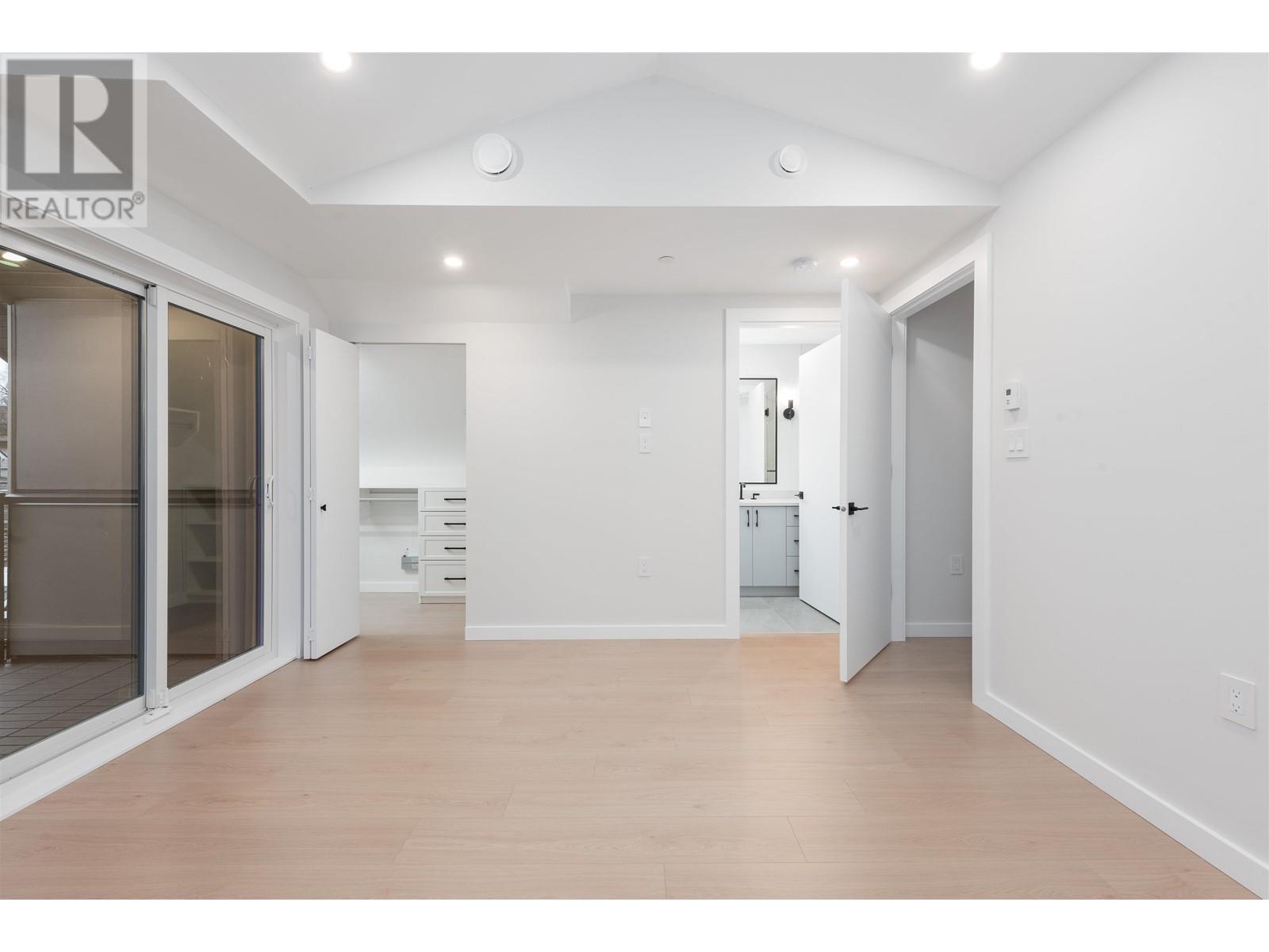 Listing Picture 19 of 40 : 2050 E 22ND AVENUE, Vancouver / 溫哥華 - 魯藝地產 Yvonne Lu Group - MLS Medallion Club Member