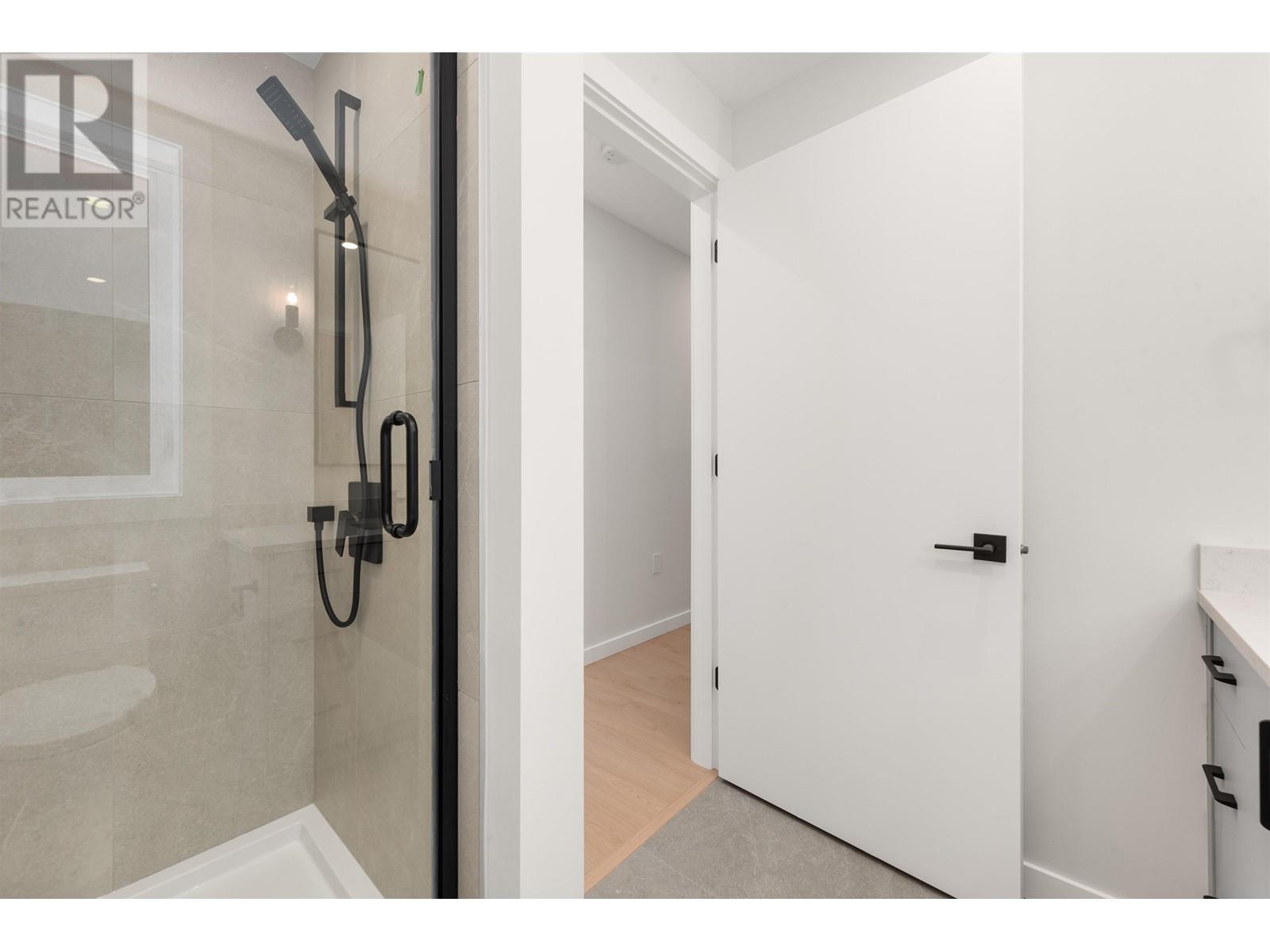 Listing Picture 20 of 40 : 2050 E 22ND AVENUE, Vancouver / 溫哥華 - 魯藝地產 Yvonne Lu Group - MLS Medallion Club Member