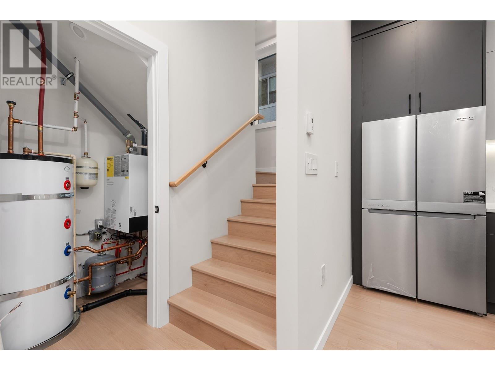 Listing Picture 23 of 40 : 2050 E 22ND AVENUE, Vancouver / 溫哥華 - 魯藝地產 Yvonne Lu Group - MLS Medallion Club Member