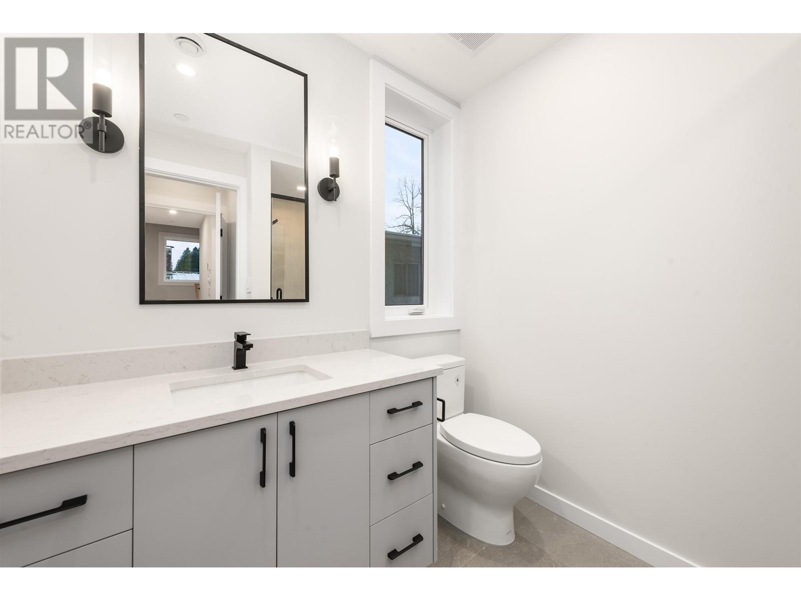 Listing Picture 25 of 40 : 2050 E 22ND AVENUE, Vancouver / 溫哥華 - 魯藝地產 Yvonne Lu Group - MLS Medallion Club Member