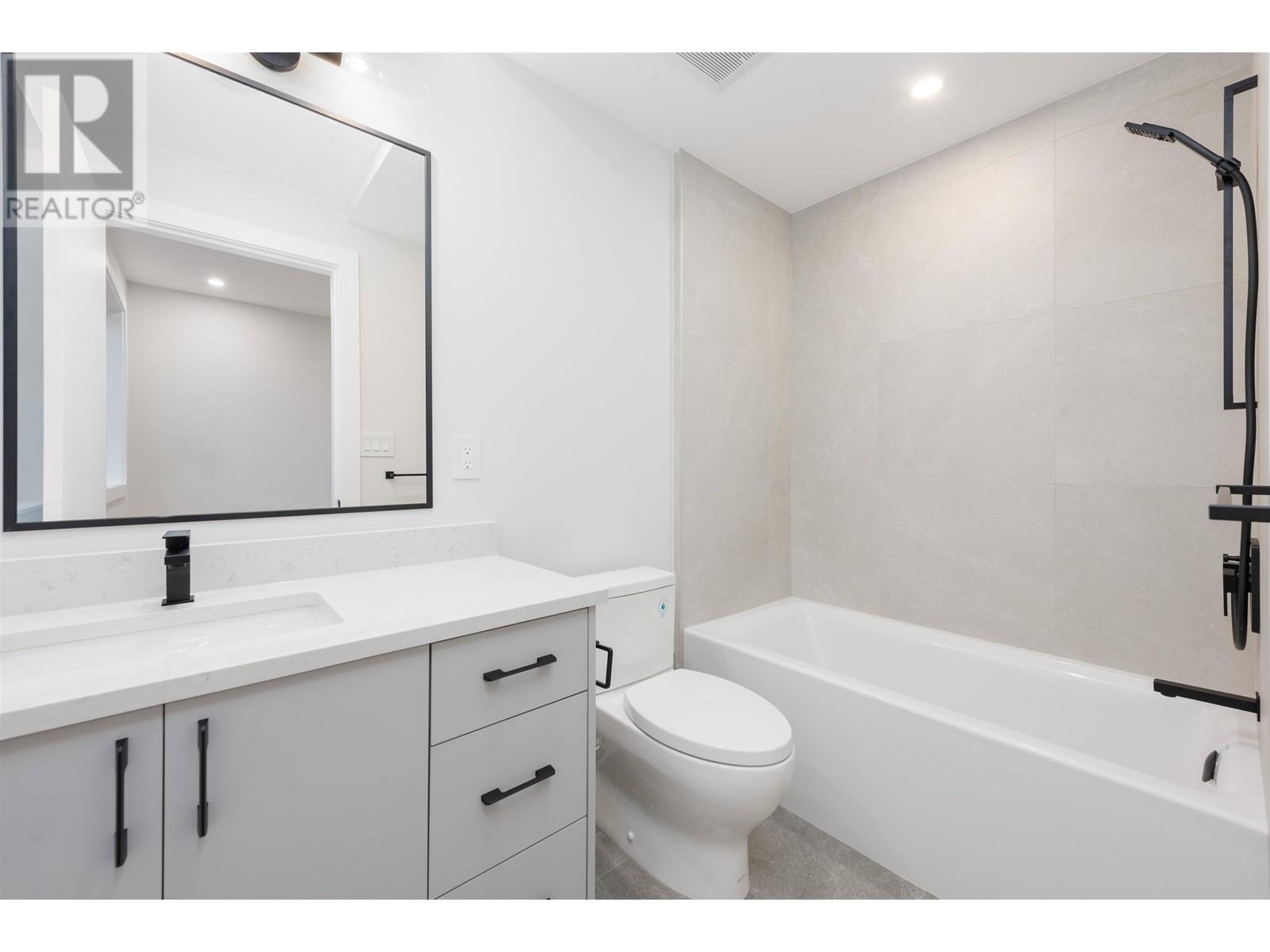 Listing Picture 26 of 40 : 2050 E 22ND AVENUE, Vancouver / 溫哥華 - 魯藝地產 Yvonne Lu Group - MLS Medallion Club Member