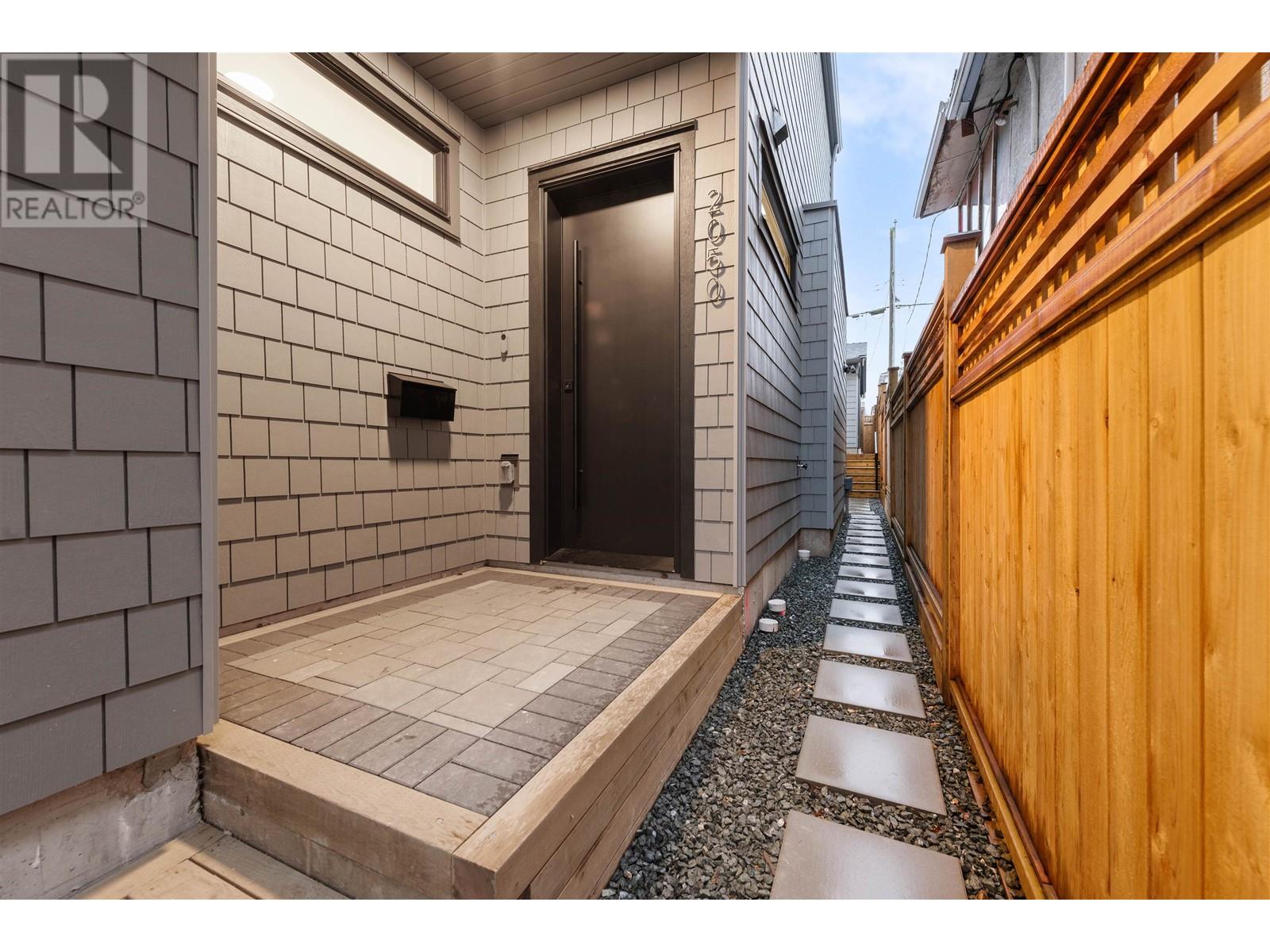 Listing Picture 32 of 40 : 2050 E 22ND AVENUE, Vancouver / 溫哥華 - 魯藝地產 Yvonne Lu Group - MLS Medallion Club Member