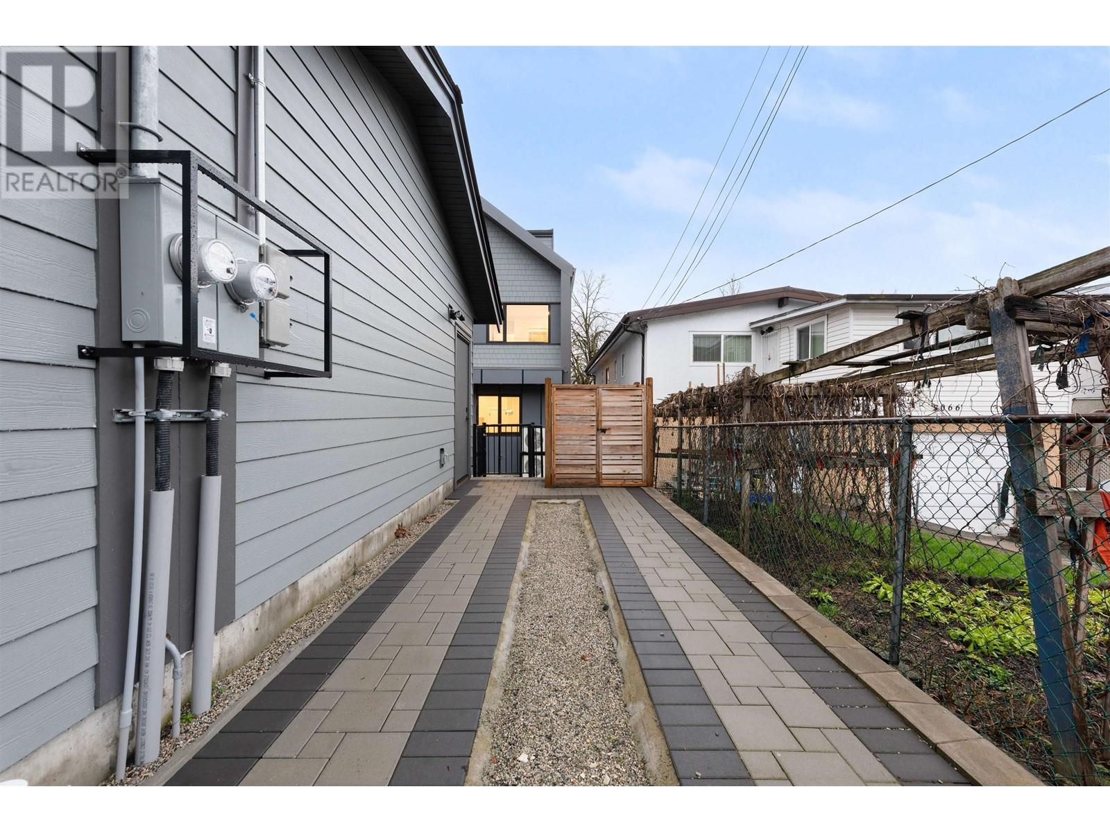 Listing Picture 38 of 40 : 2050 E 22ND AVENUE, Vancouver / 溫哥華 - 魯藝地產 Yvonne Lu Group - MLS Medallion Club Member