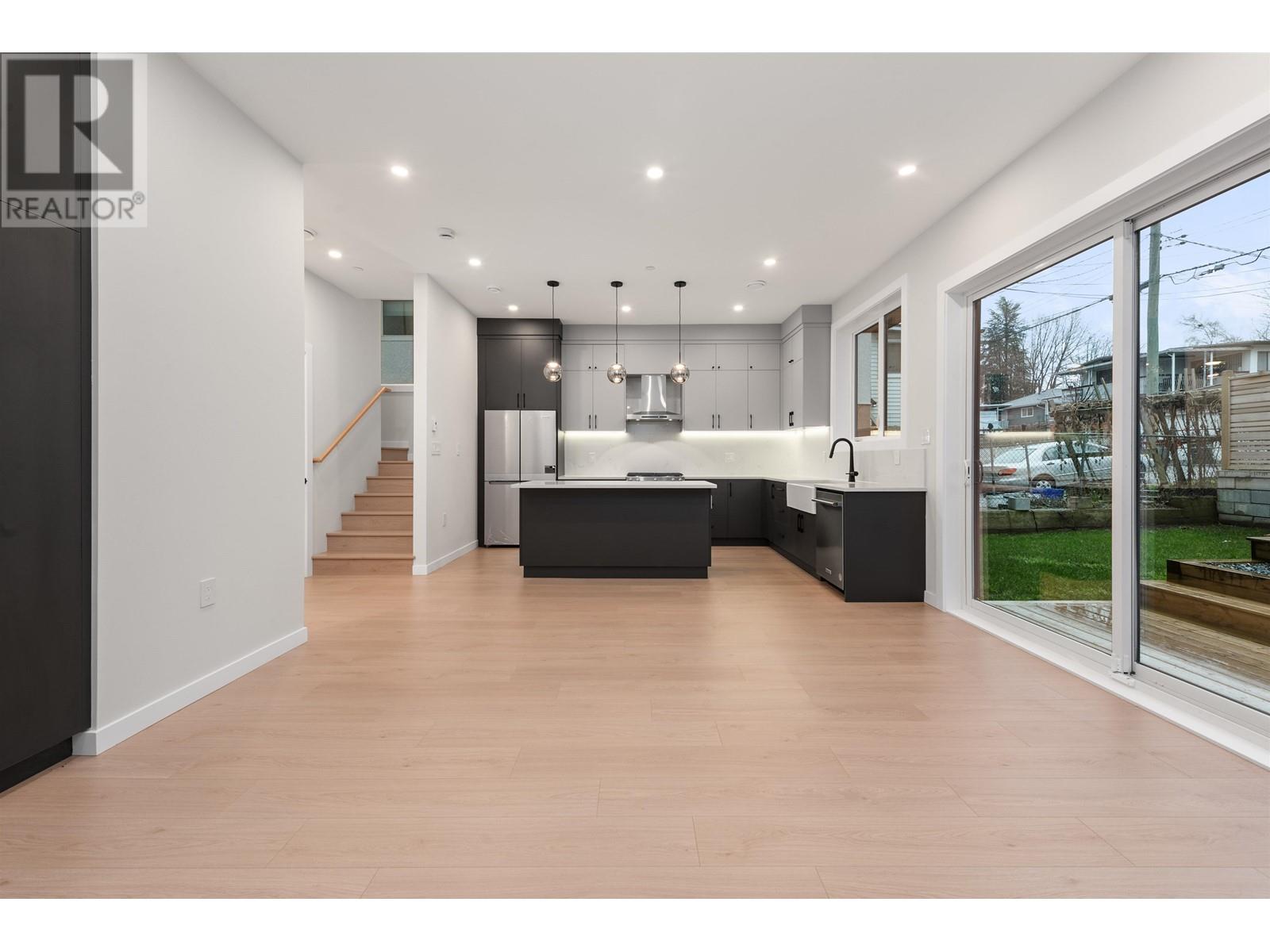 Listing Picture 5 of 40 : 2050 E 22ND AVENUE, Vancouver / 溫哥華 - 魯藝地產 Yvonne Lu Group - MLS Medallion Club Member