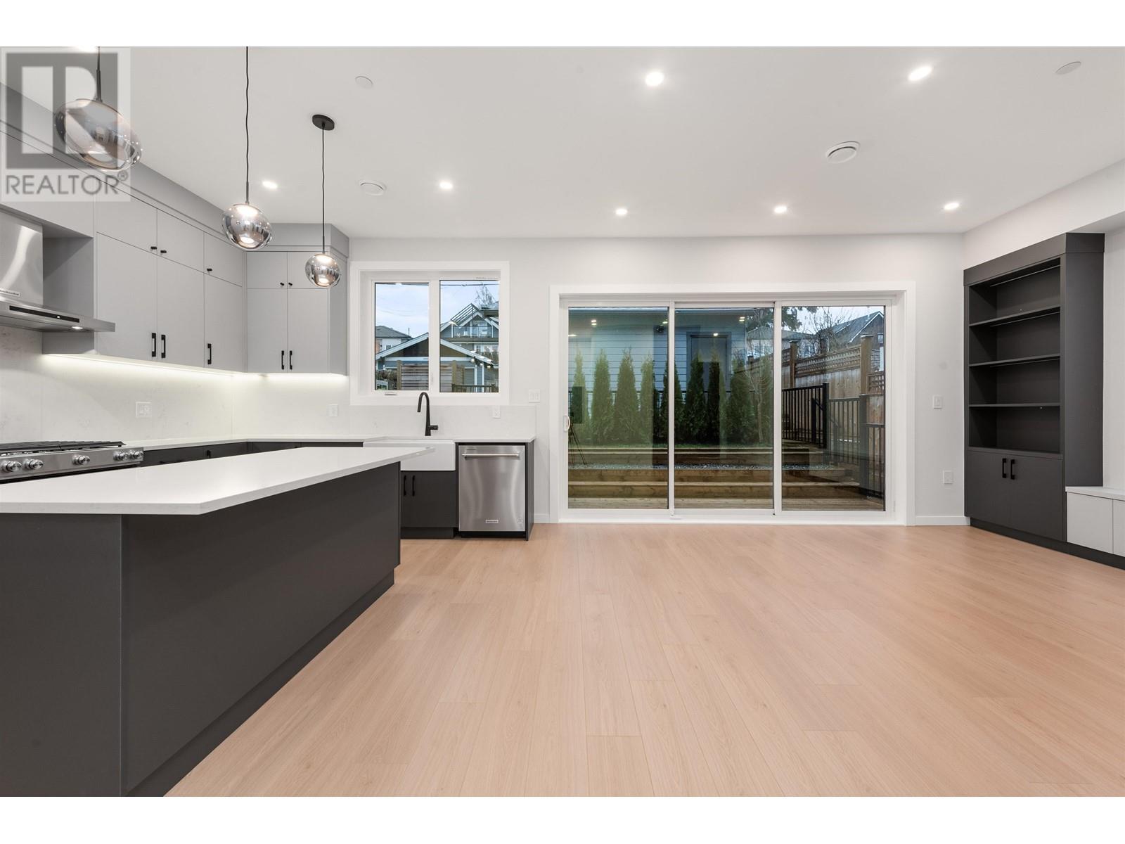 Listing Picture 8 of 40 : 2050 E 22ND AVENUE, Vancouver / 溫哥華 - 魯藝地產 Yvonne Lu Group - MLS Medallion Club Member