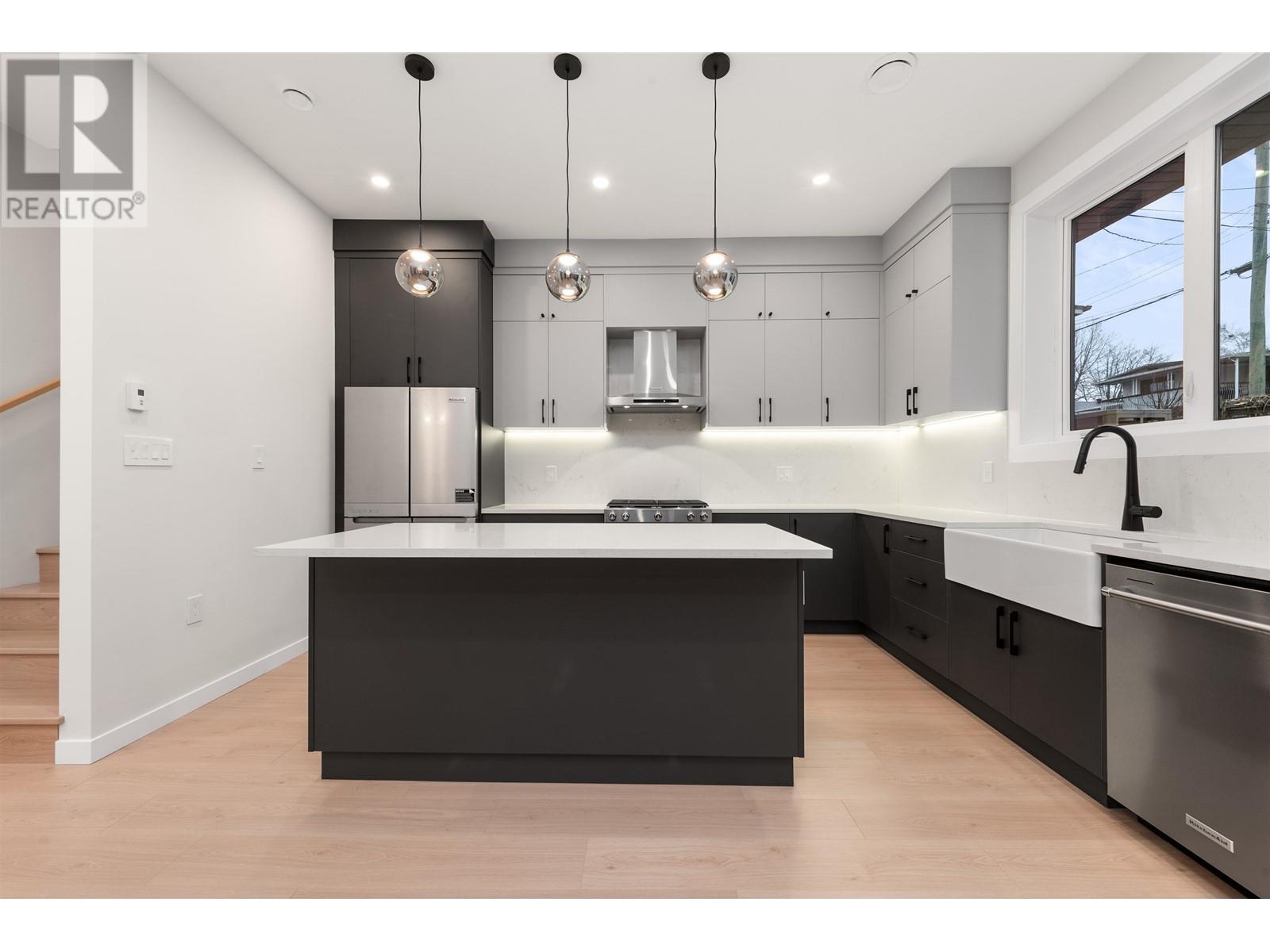 Listing Picture 9 of 40 : 2050 E 22ND AVENUE, Vancouver / 溫哥華 - 魯藝地產 Yvonne Lu Group - MLS Medallion Club Member