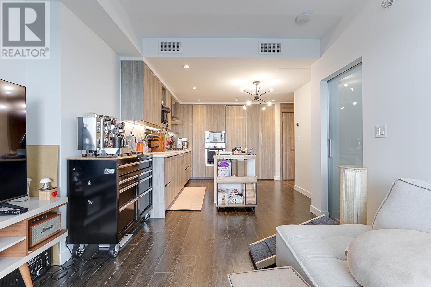 Listing Picture 6 of 30 : 2912 4730 LOUGHEED HIGHWAY, Burnaby / 本拿比 - 魯藝地產 Yvonne Lu Group - MLS Medallion Club Member